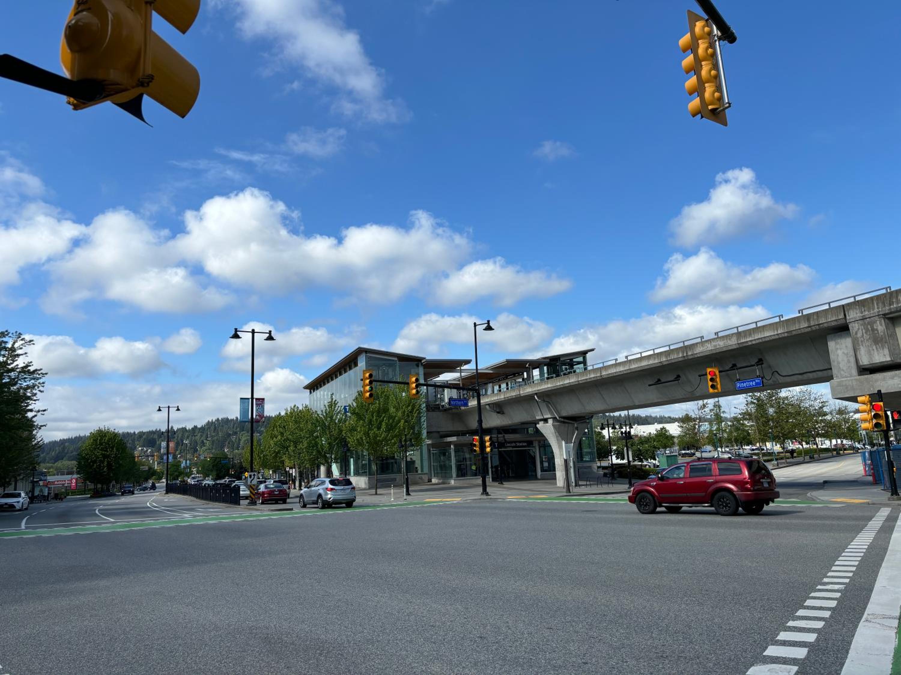 Coquitlam center, 2 bedroom suite, walking to skytrain