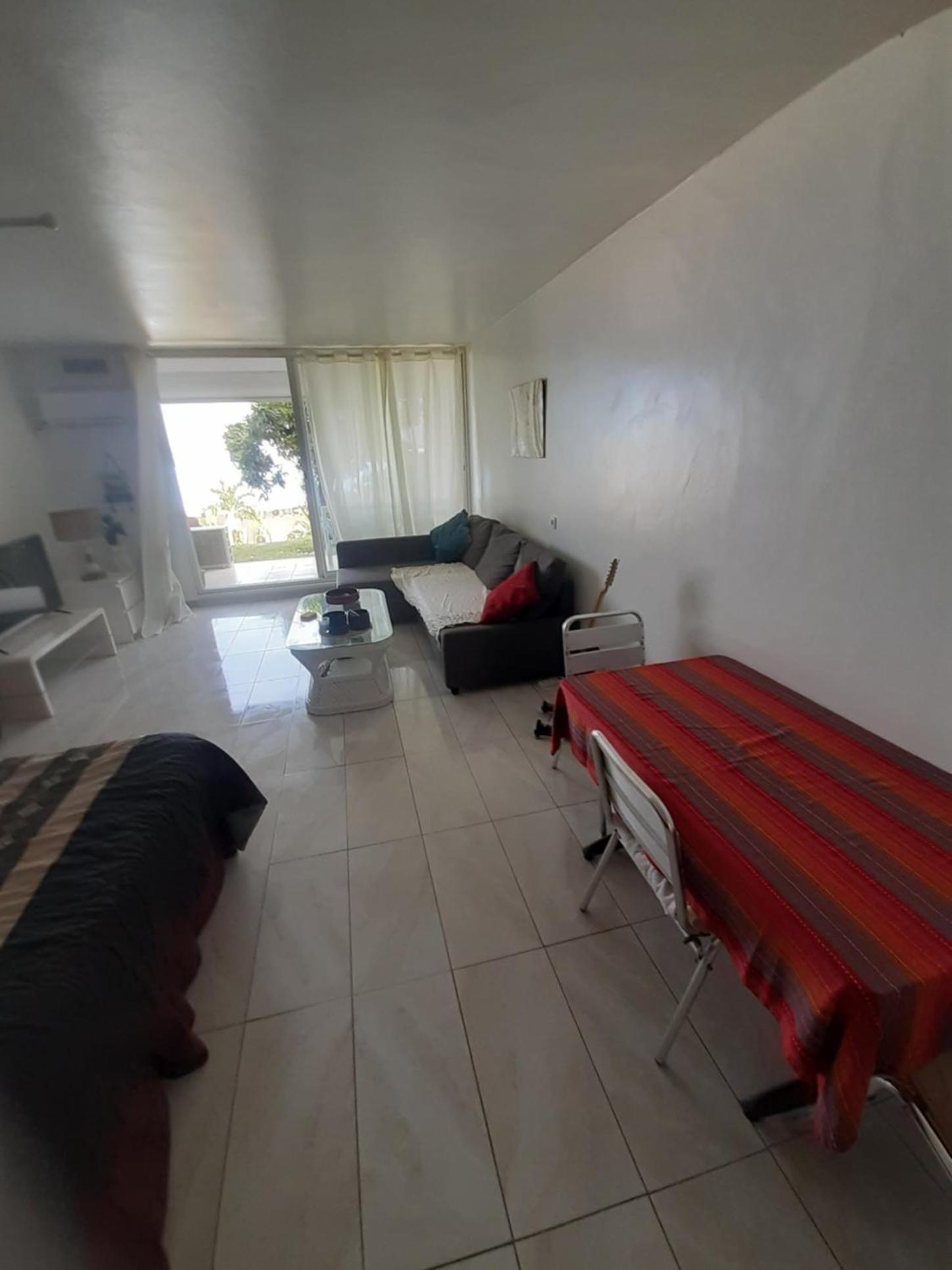 Studio face mer, piscine et plage par escalier view 3