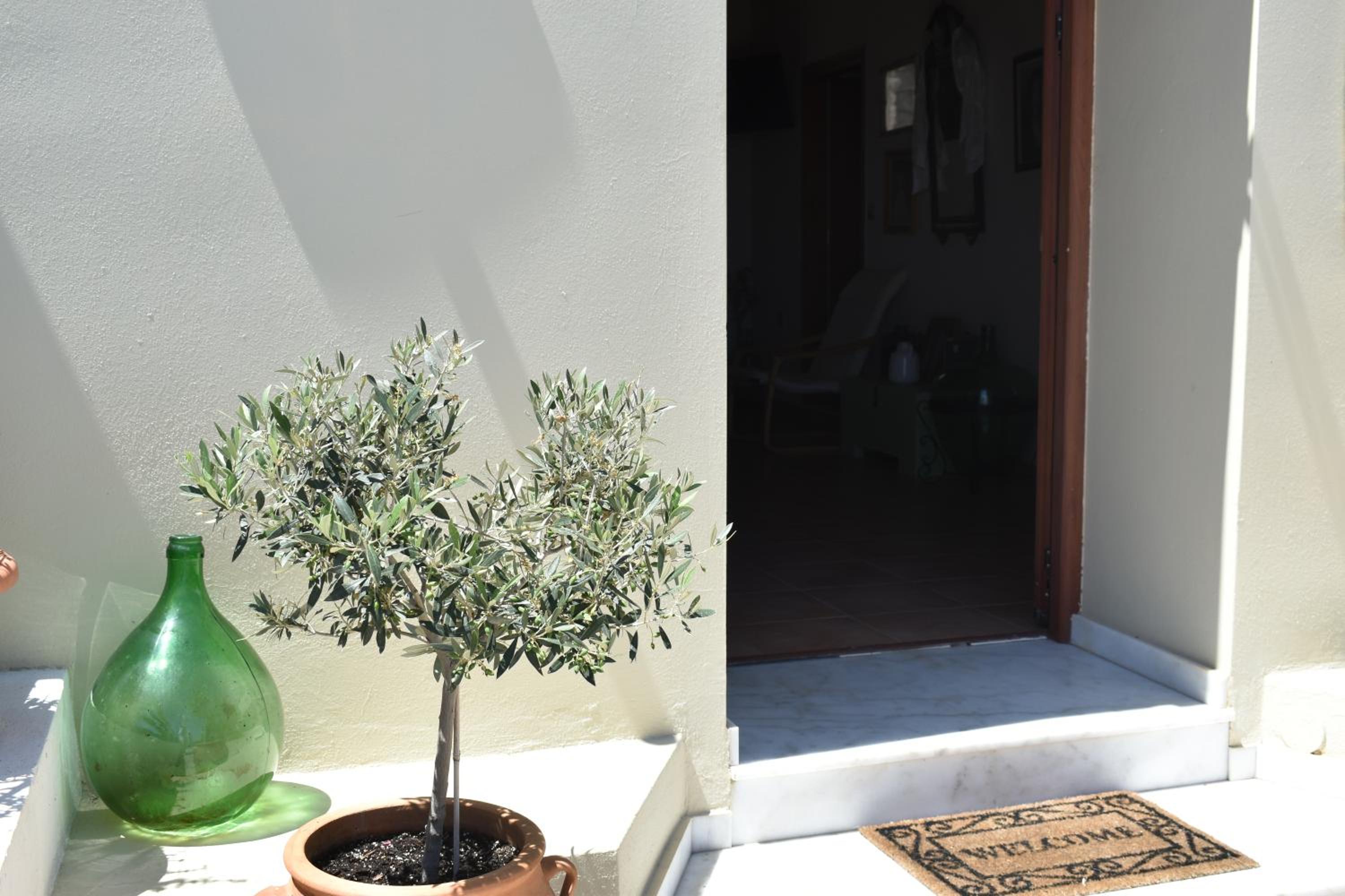 Lithos House