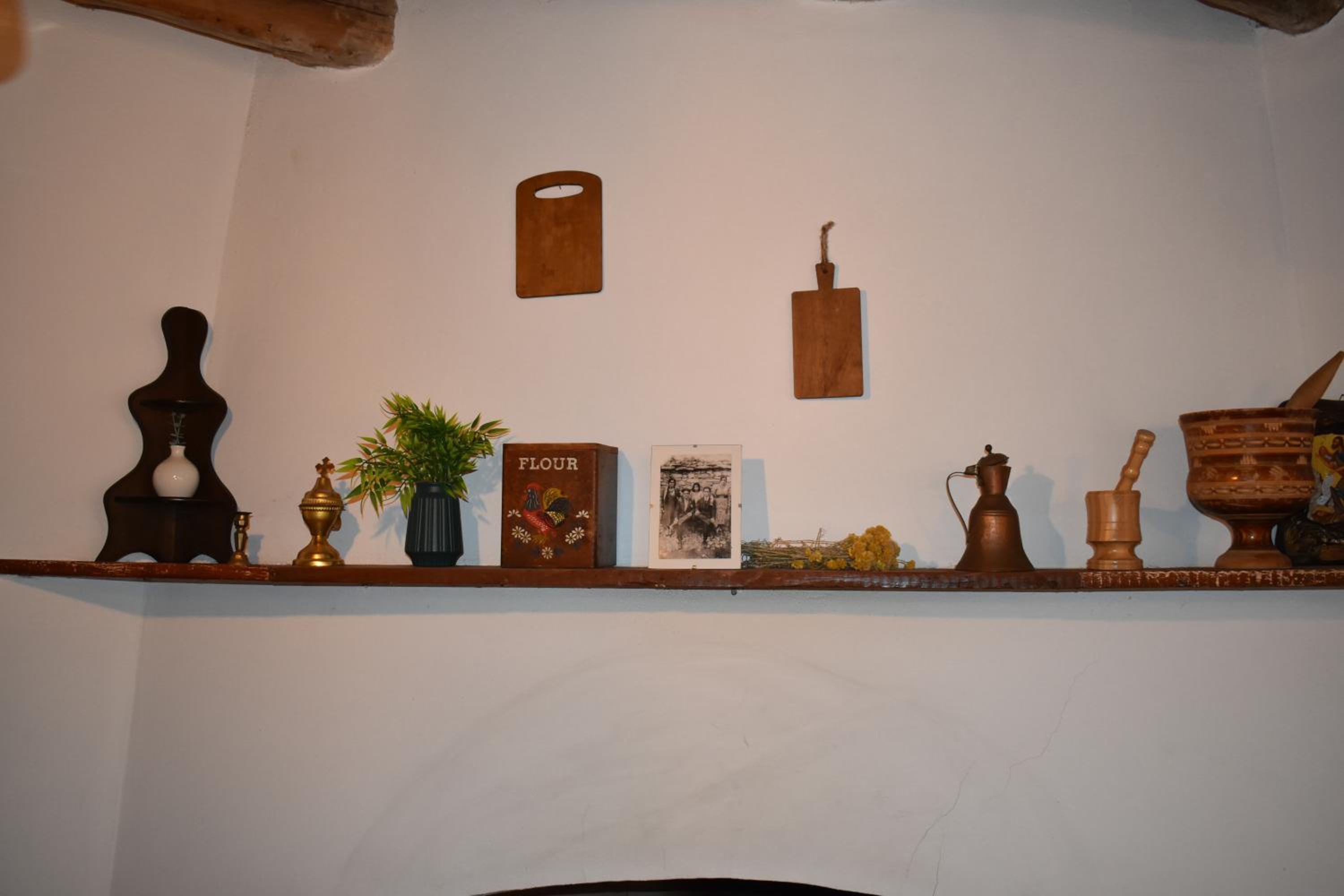 Lithos House