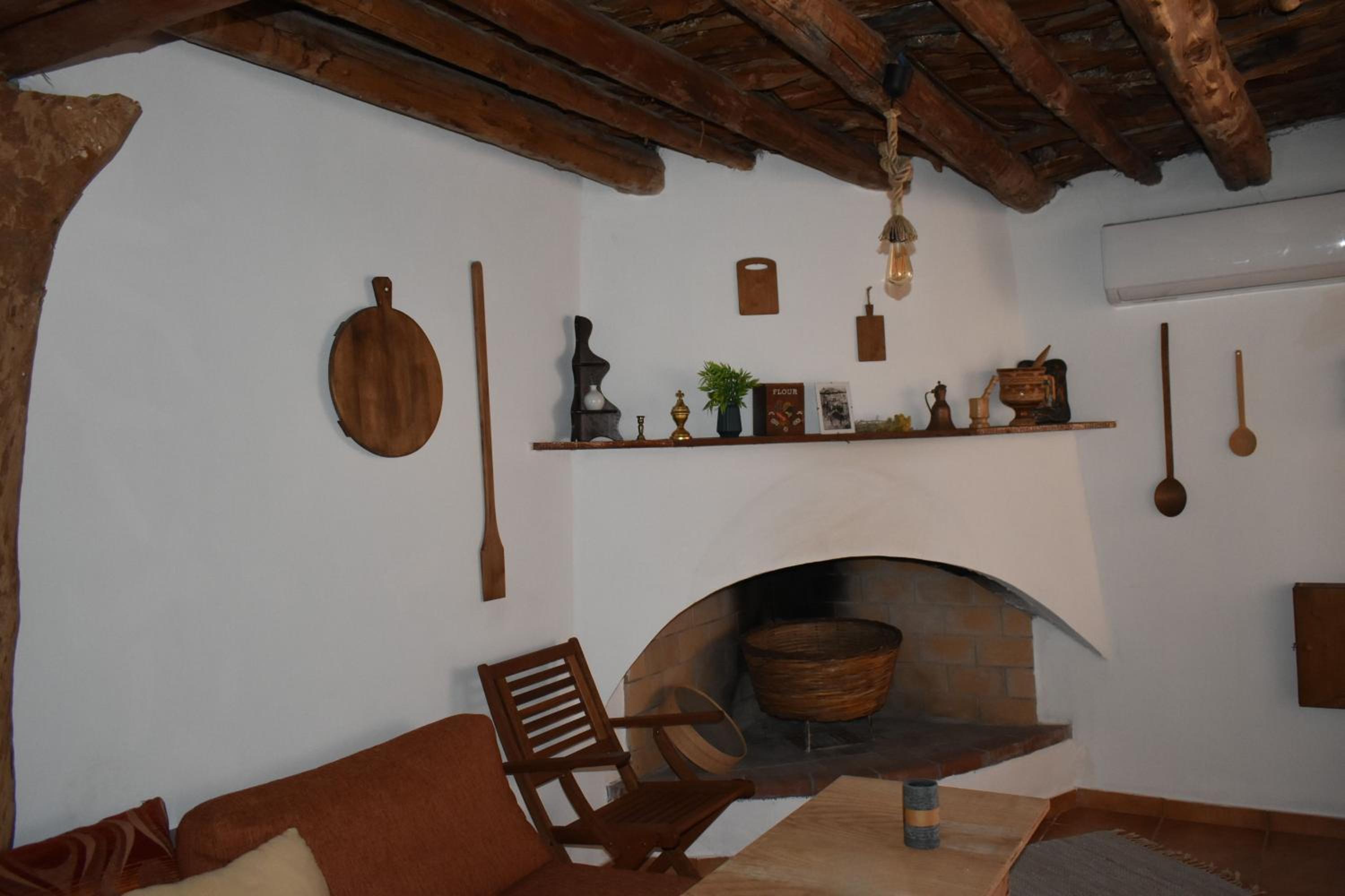 Lithos House
