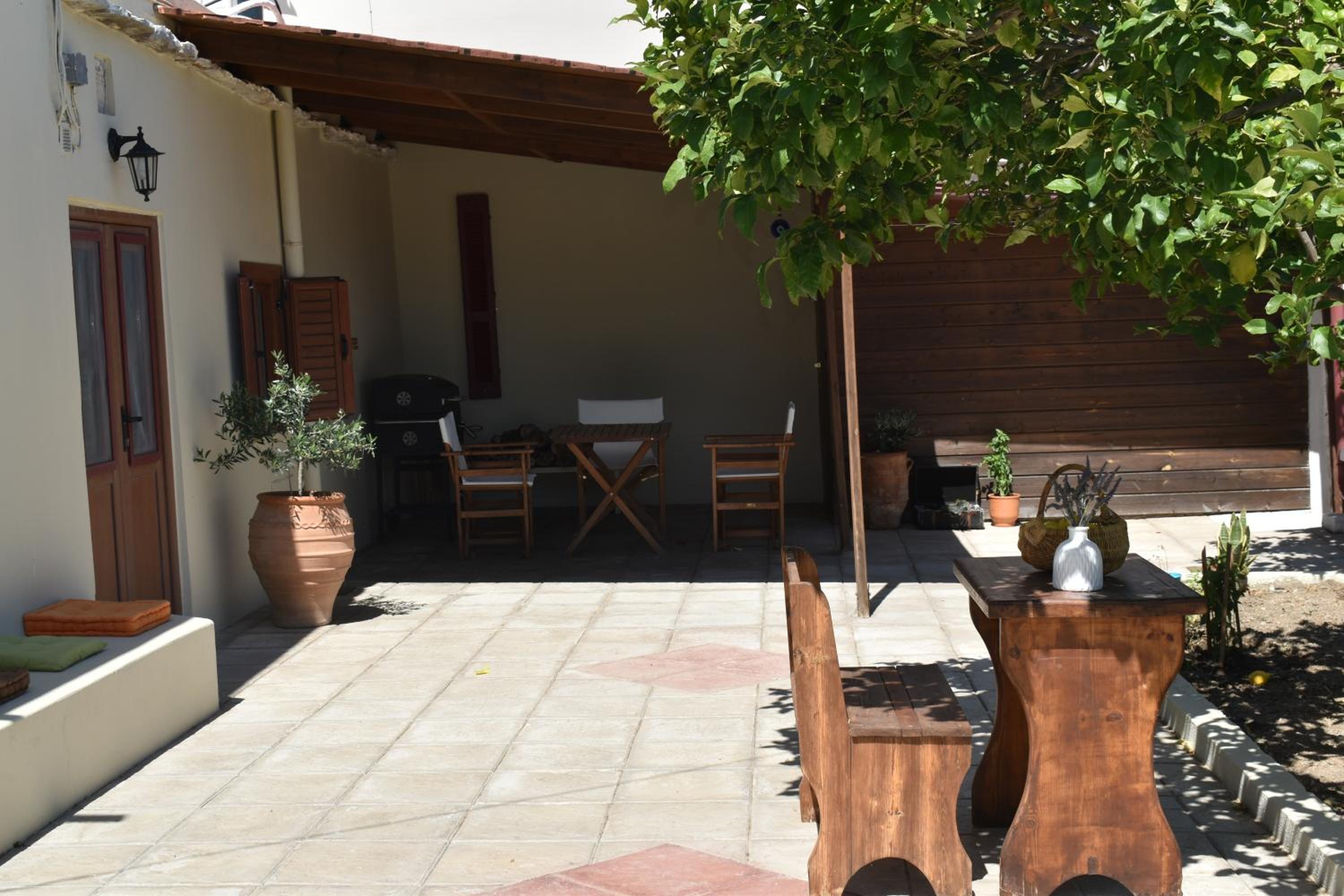 Lithos House