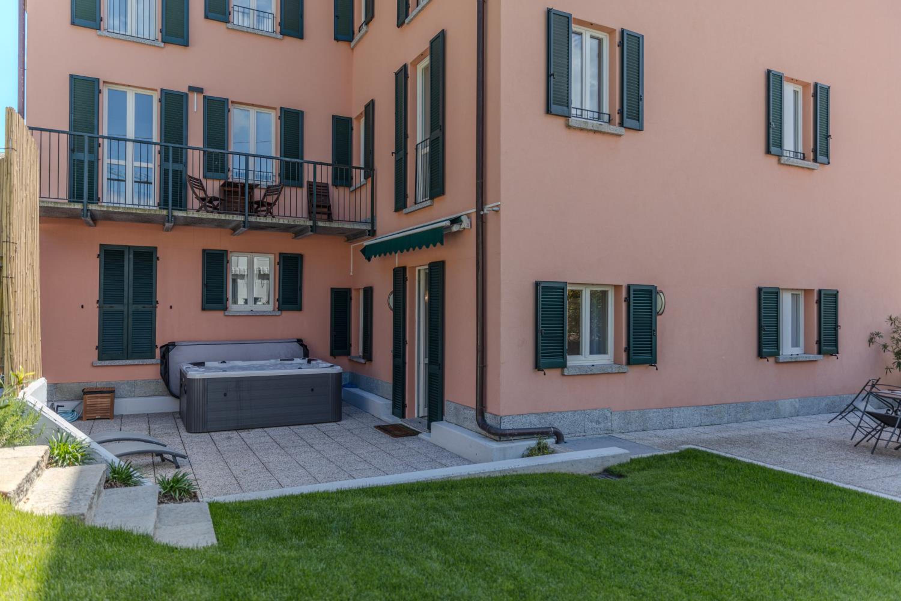 Diamond Apartments