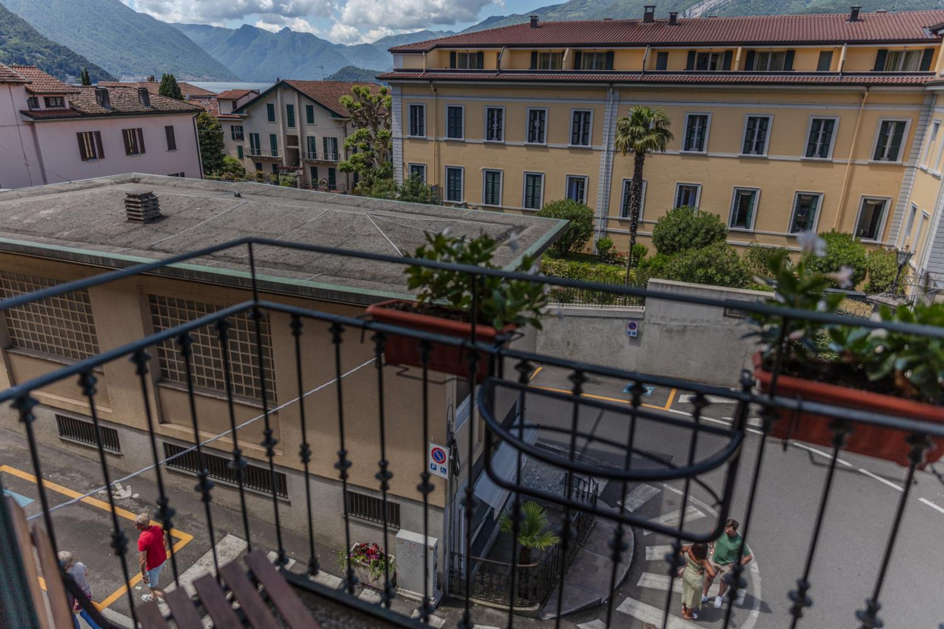 Diamond Apartments