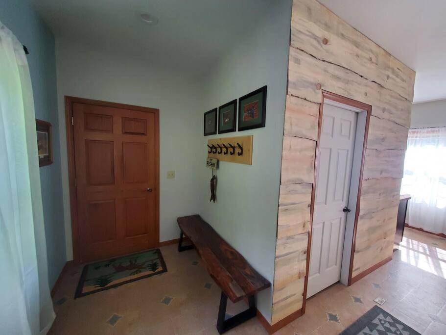 Ahrs Creek Retreat In the Timber