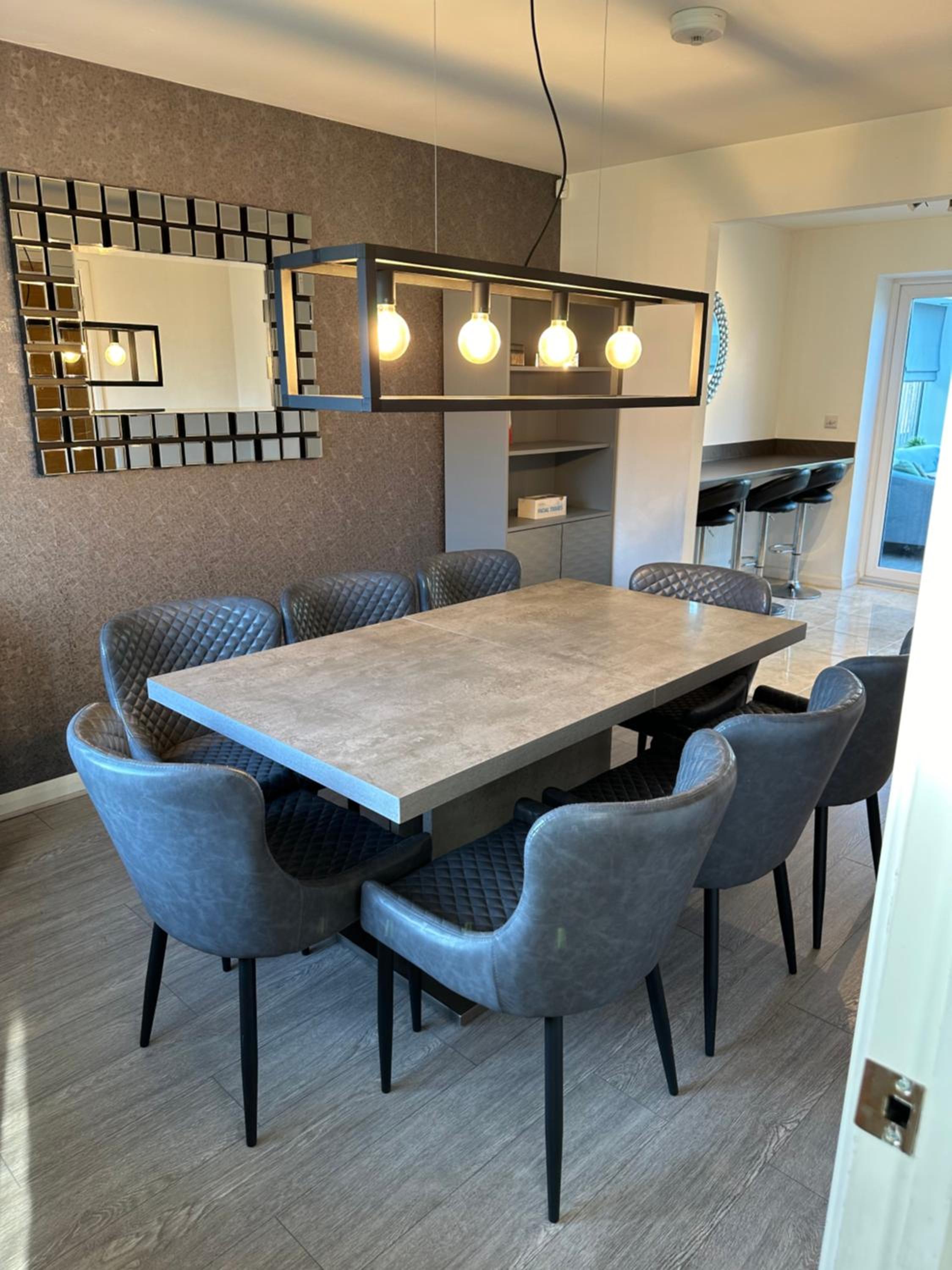 Cosy double bedroom in Newcastle upon Tyne - Access to shared kitchen and shared conservatory areas inc Netflix