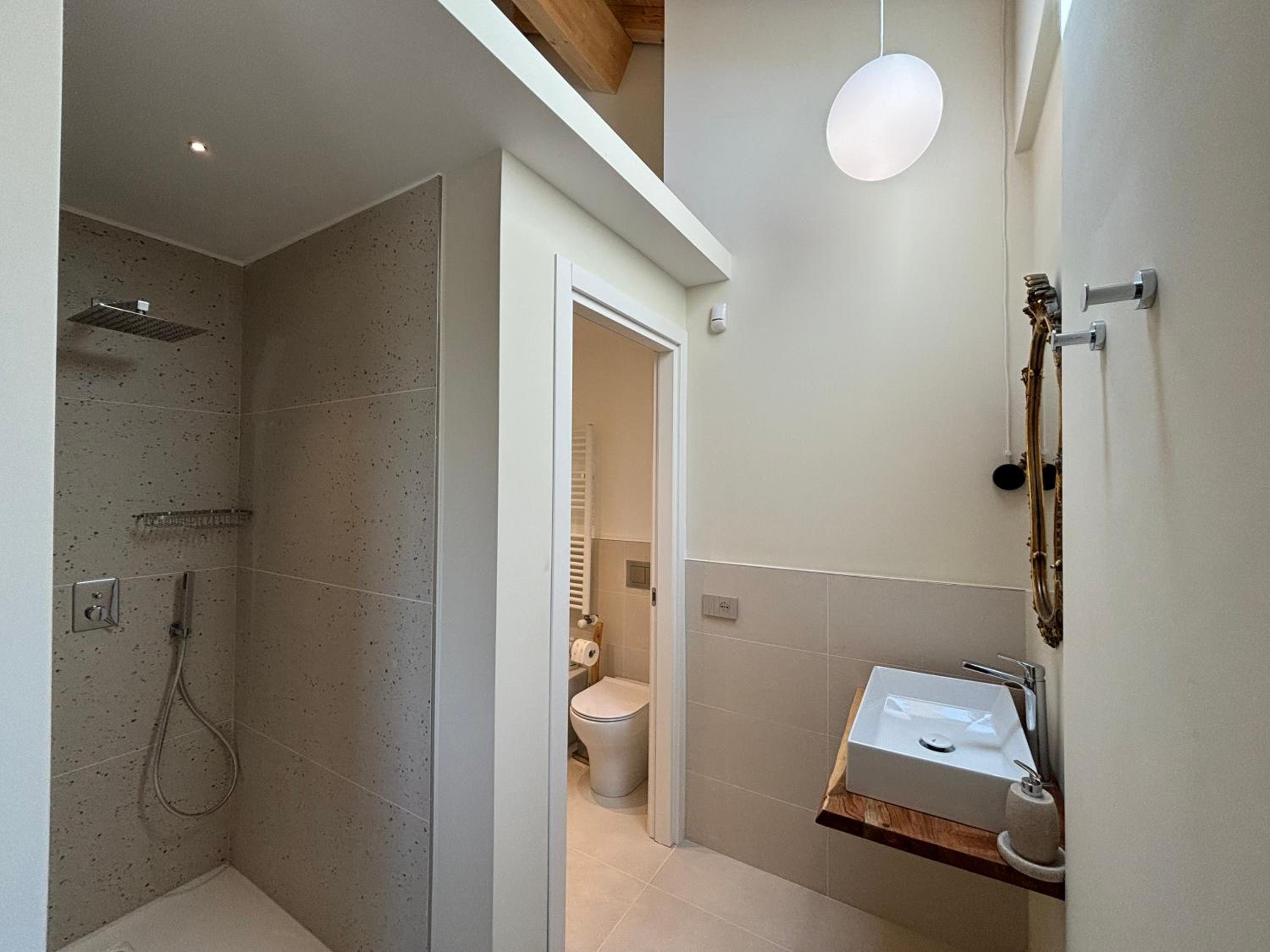 Tenuta Coco villa con piscina en Centuripe — bathroom