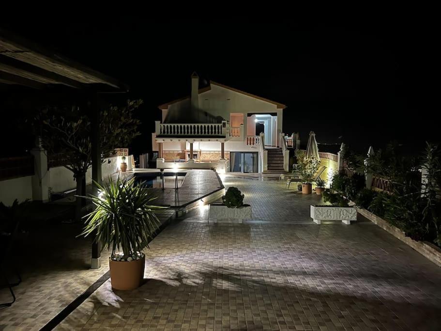 Villa Melín breathtaking views,private heated pool