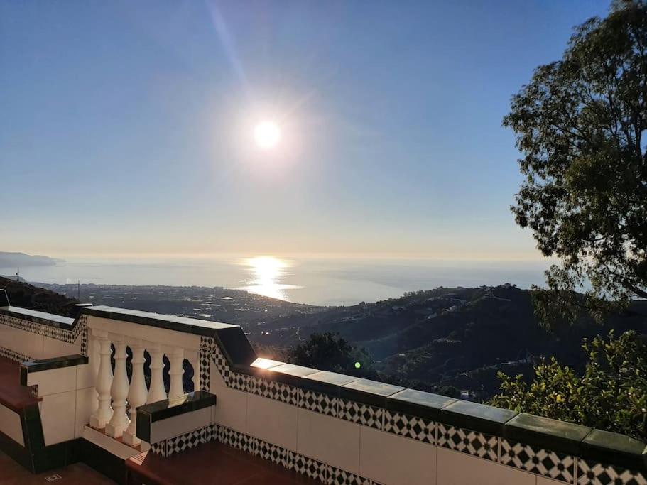 Villa Melín breathtaking views,private heated pool