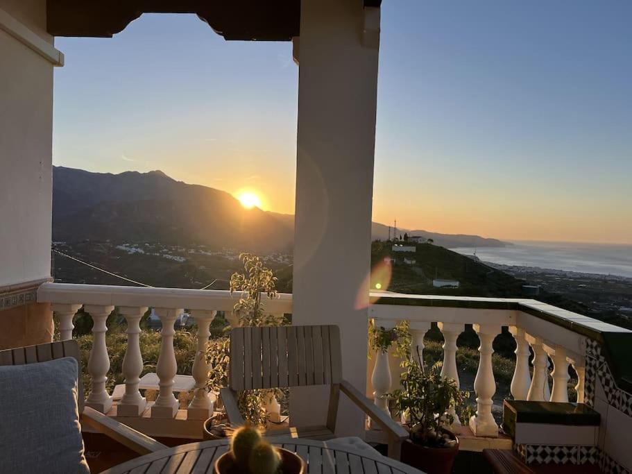 Villa Melín breathtaking views,private heated pool