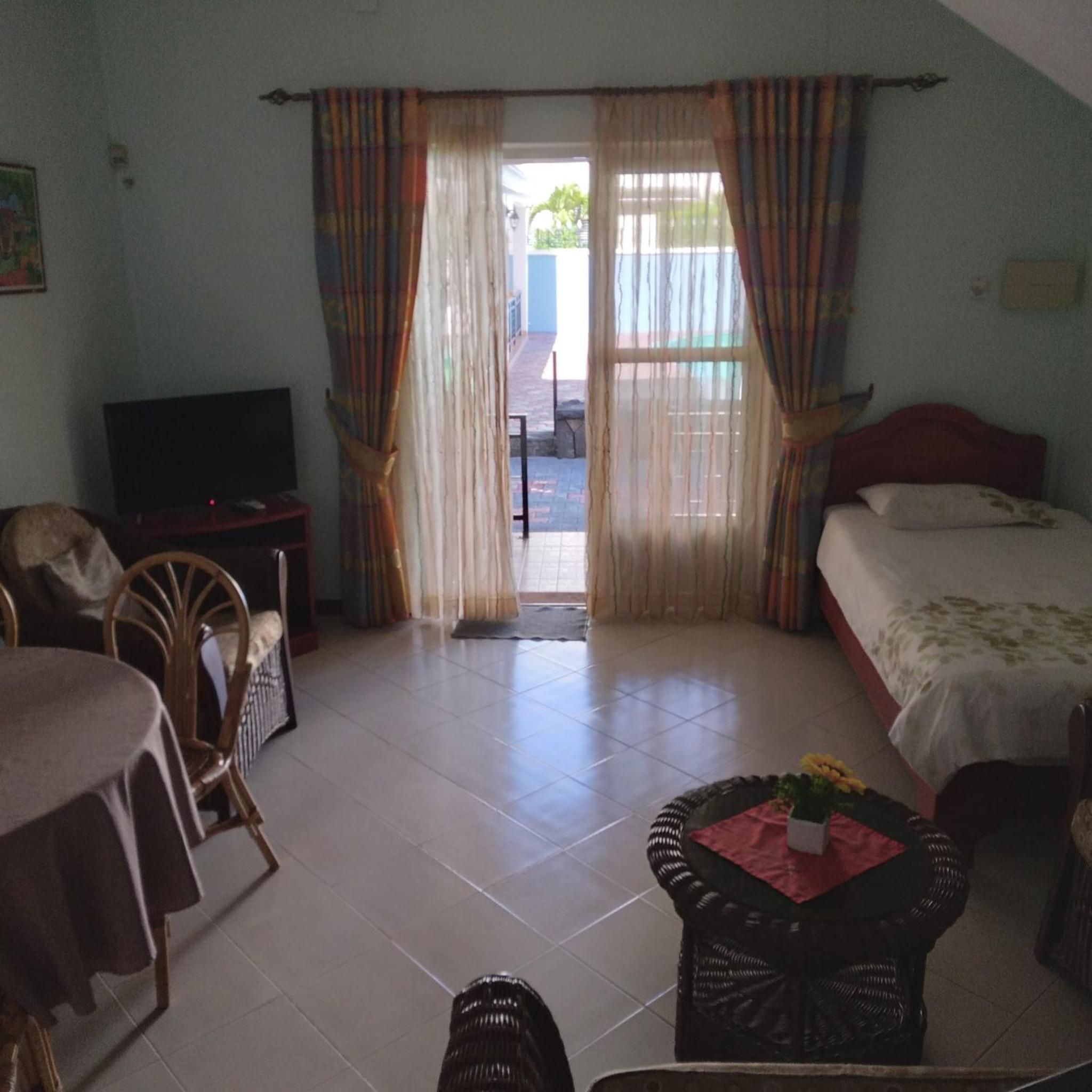 Mon CASE 2, Affordable two bedrooms apartment in Grand Baie, Pereybère