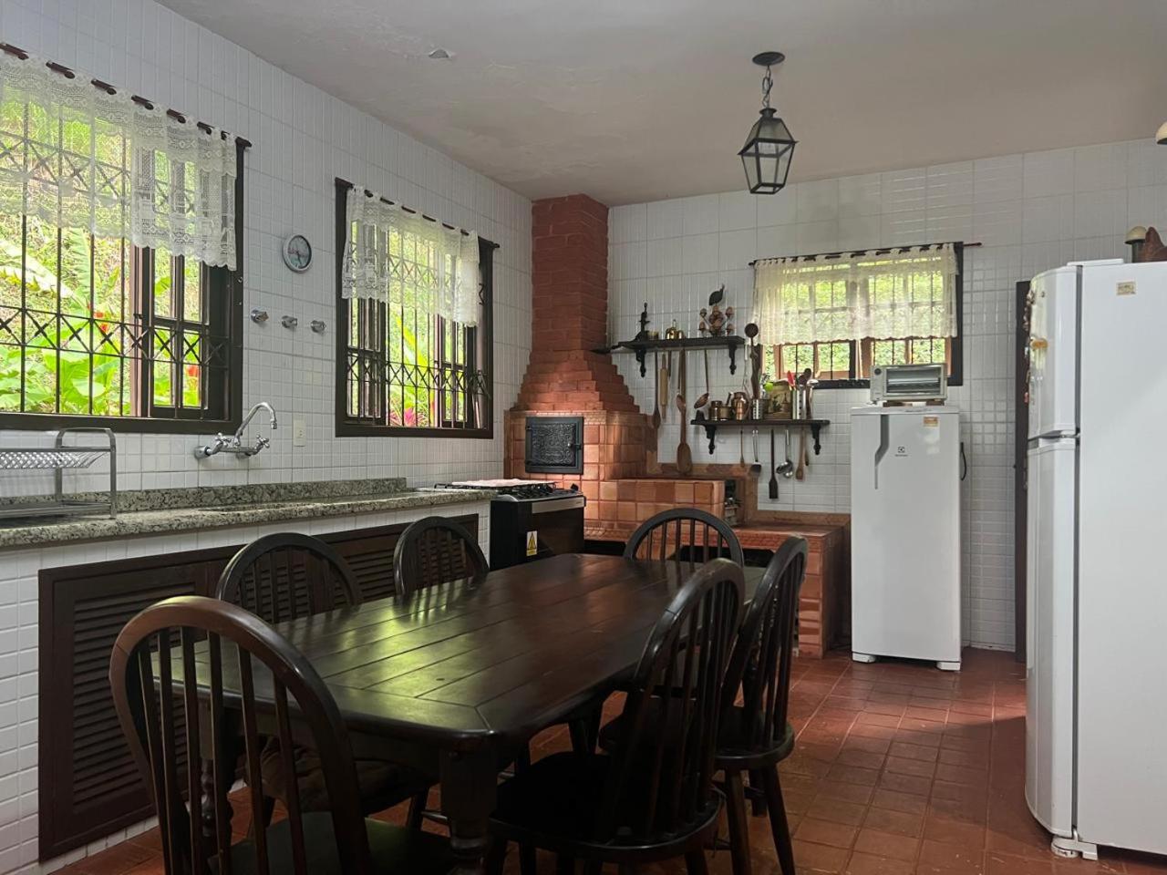 Refúgio Tranquilo na Natureza com Casa de Festas: Perfeito para Família e Amigos