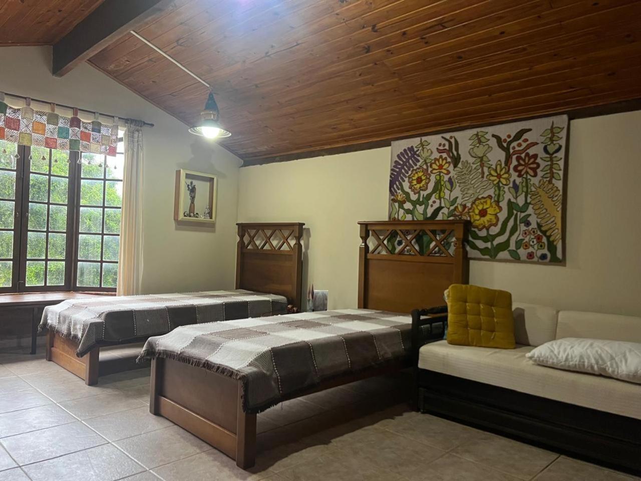 Refúgio Tranquilo na Natureza com Casa de Festas: Perfeito para Família e Amigos