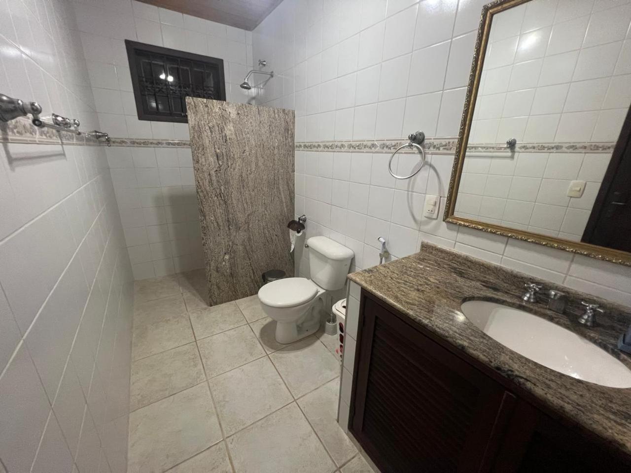 Refúgio Tranquilo na Natureza com Casa de Festas: Perfeito para Família e Amigos