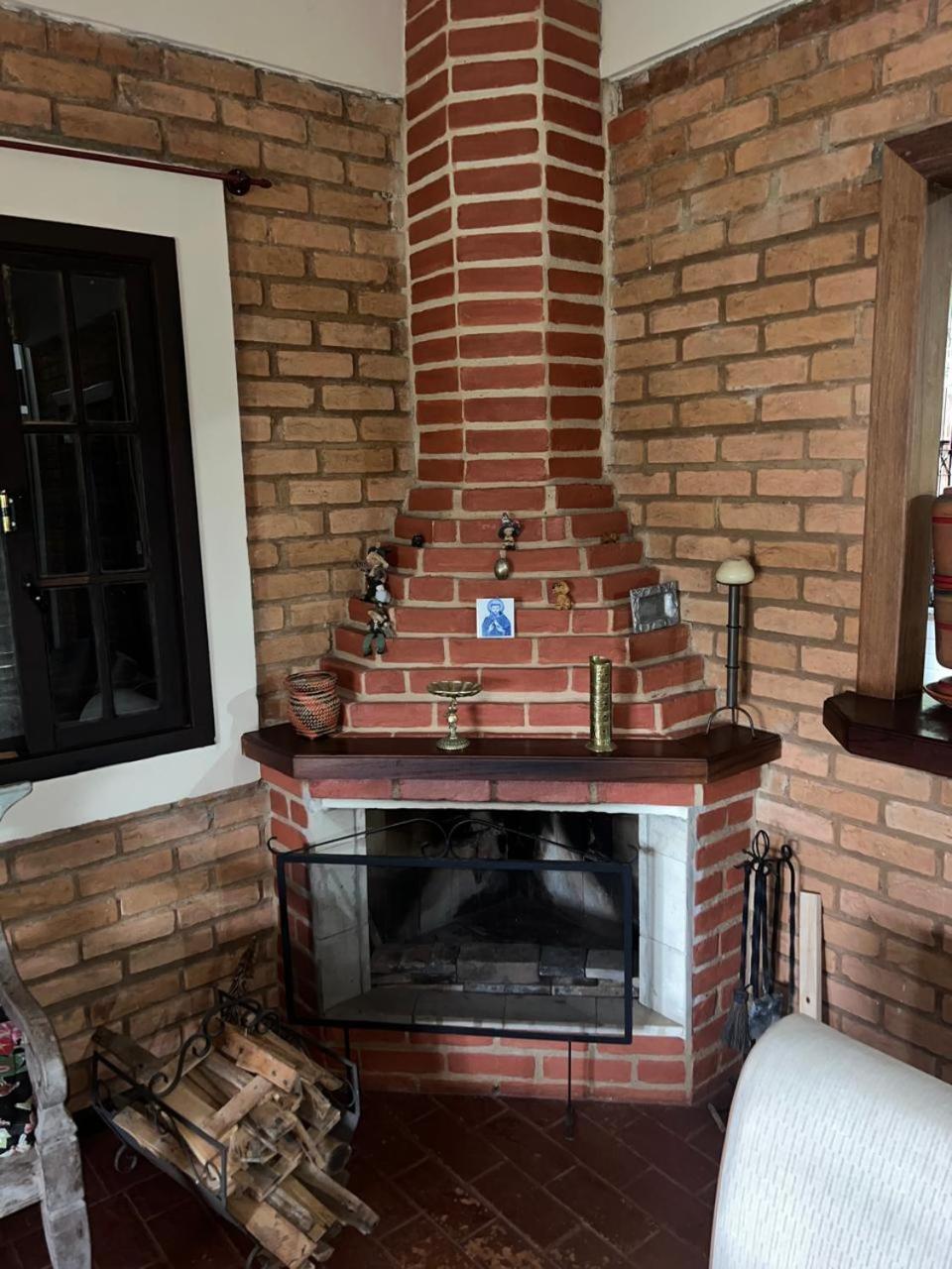 Refúgio Tranquilo na Natureza com Casa de Festas: Perfeito para Família e Amigos