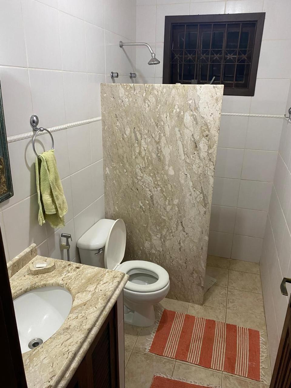 Refúgio Tranquilo na Natureza com Casa de Festas: Perfeito para Família e Amigos
