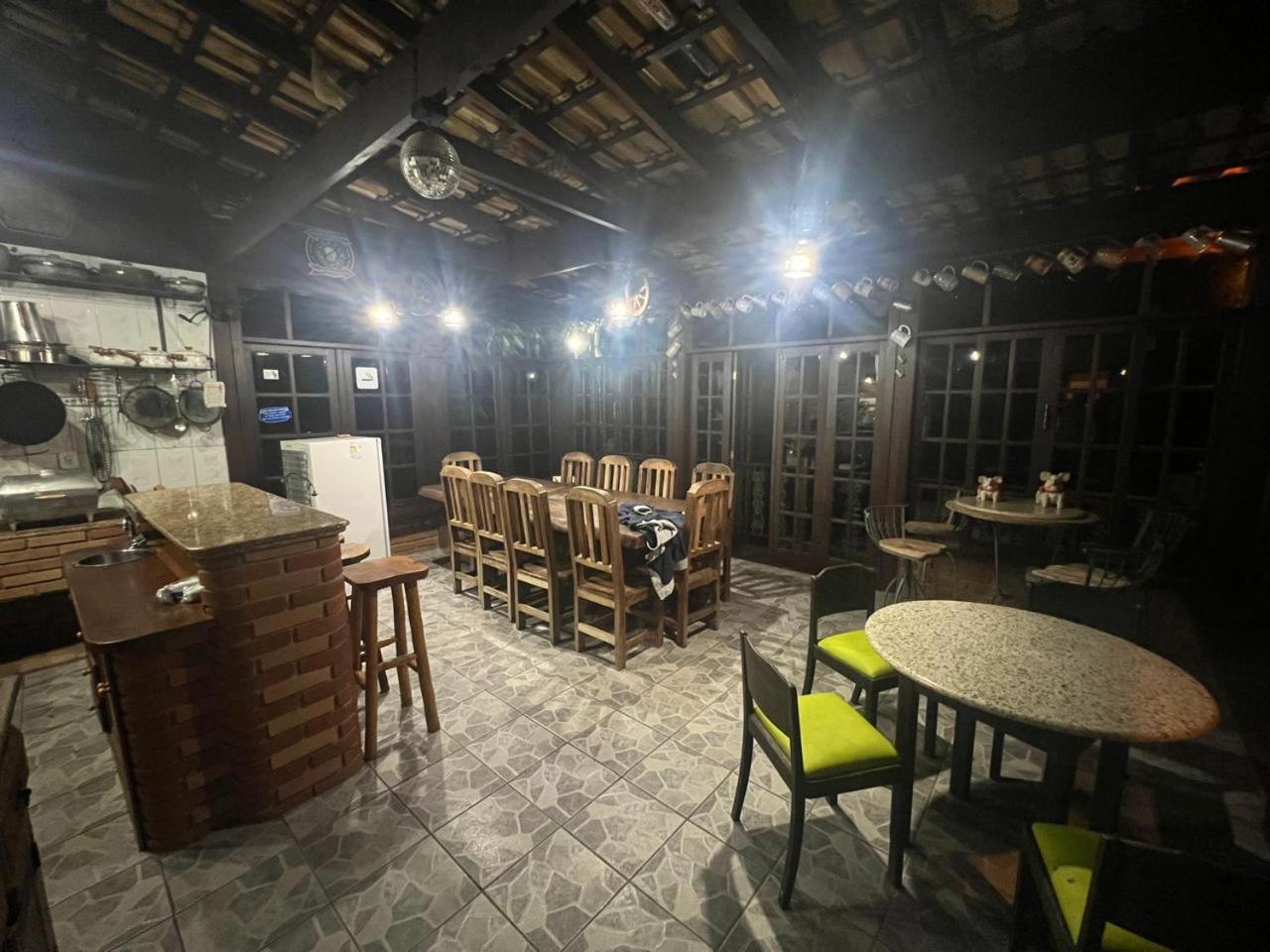 Refúgio Tranquilo na Natureza com Casa de Festas: Perfeito para Família e Amigos