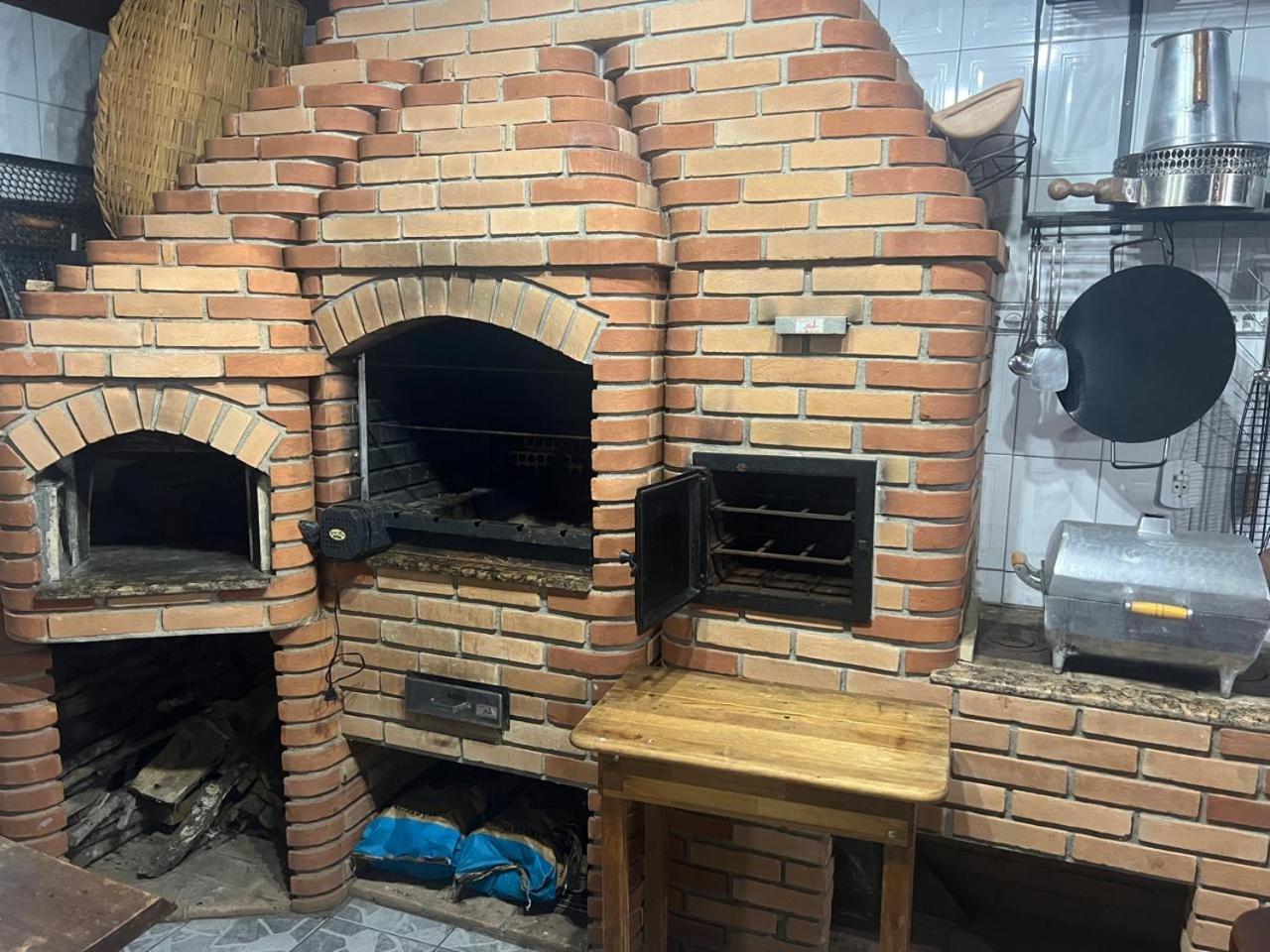 Refúgio Tranquilo na Natureza com Casa de Festas: Perfeito para Família e Amigos