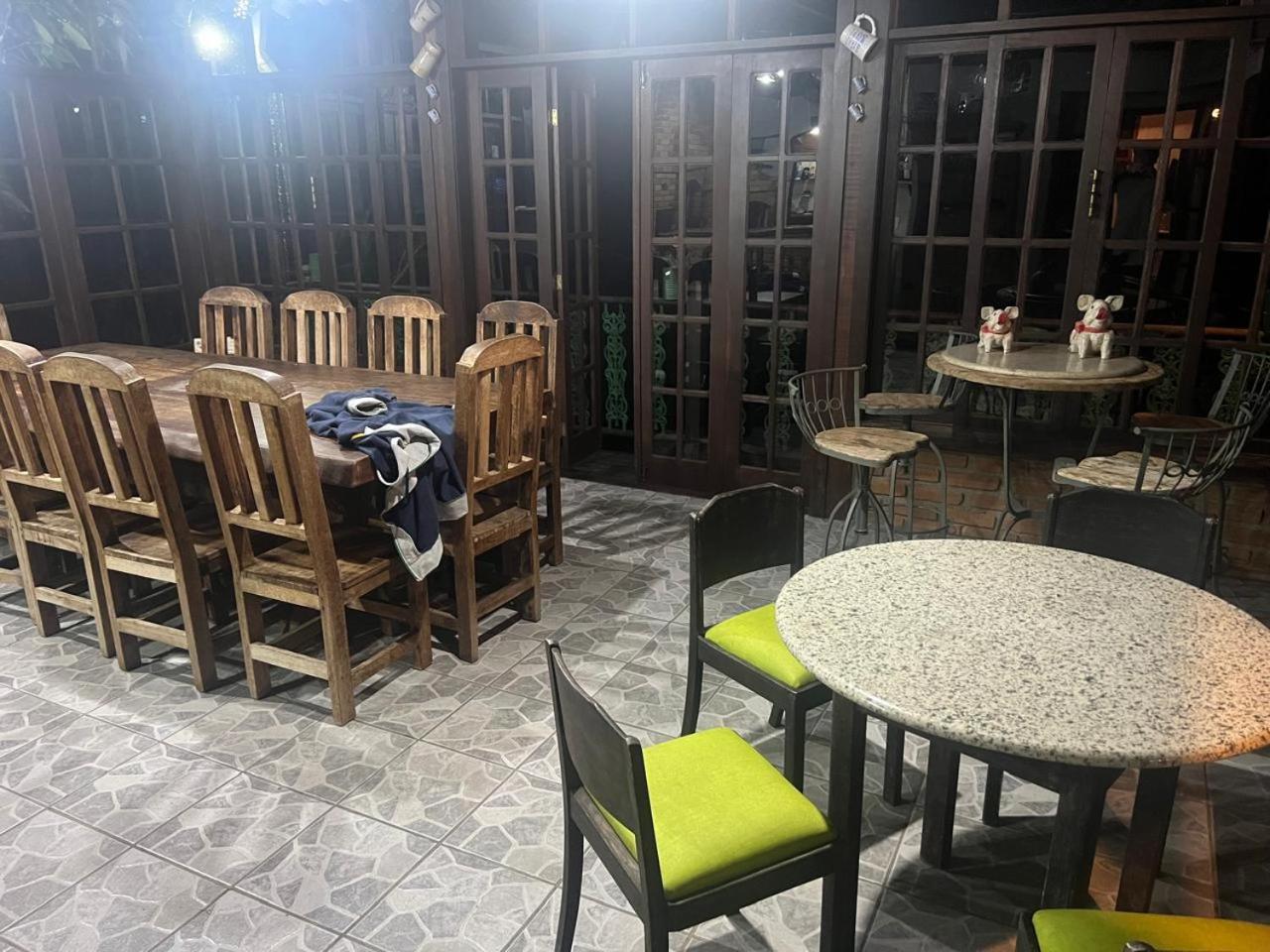 Refúgio Tranquilo na Natureza com Casa de Festas: Perfeito para Família e Amigos