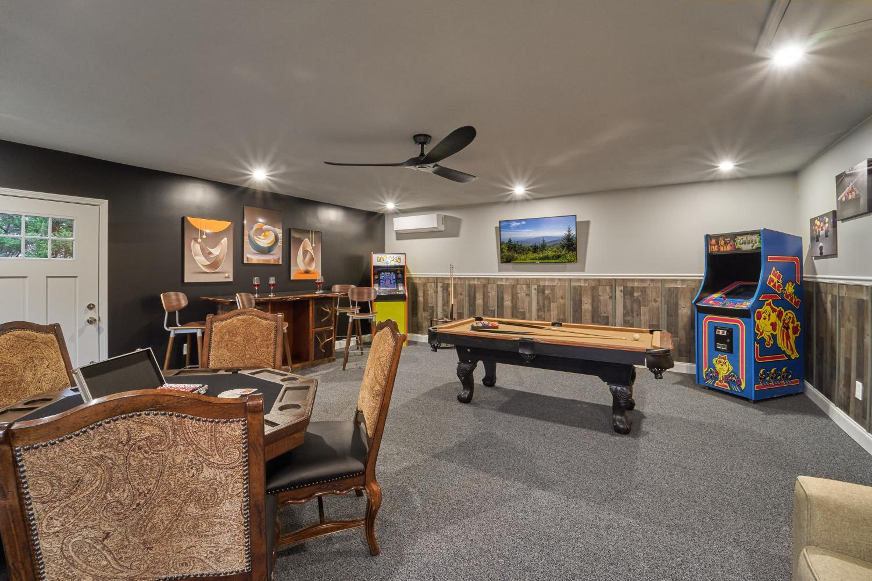 THE ULTIMATE SMOKY MOUNTAIN ESCAPE! Game Room, Theater, Hot Tub, Fire Pit & the Ultimate in Luxury Living - Close to All Major Top Attractions view 3