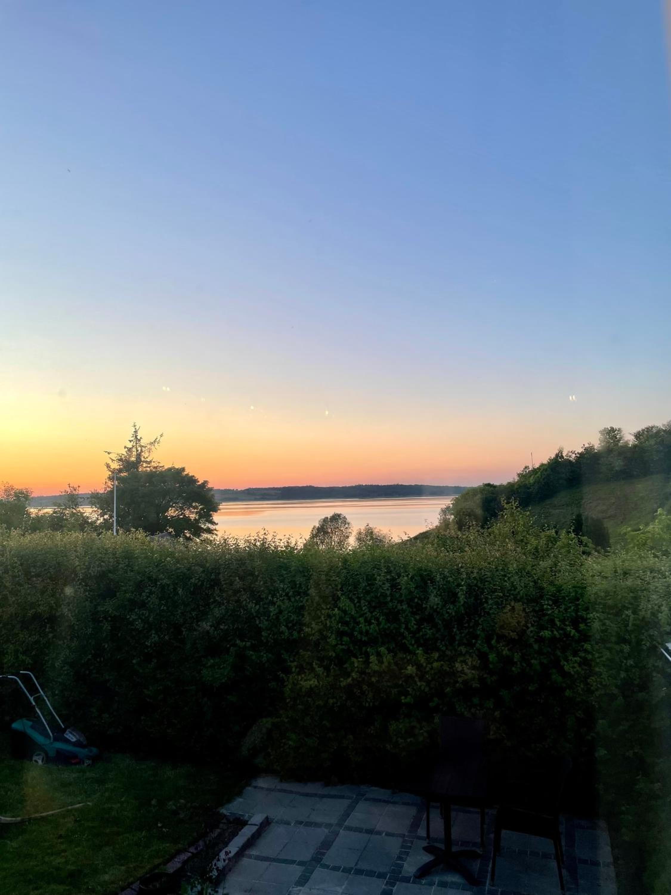 Dejligt sommerhus med udsigt over fjorden