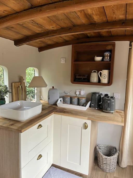 Hideaway carriage