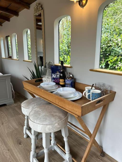 Hideaway carriage