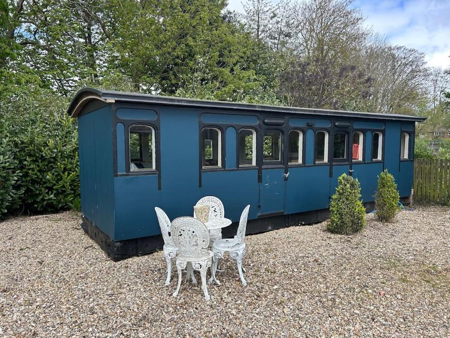 Hideaway carriage
