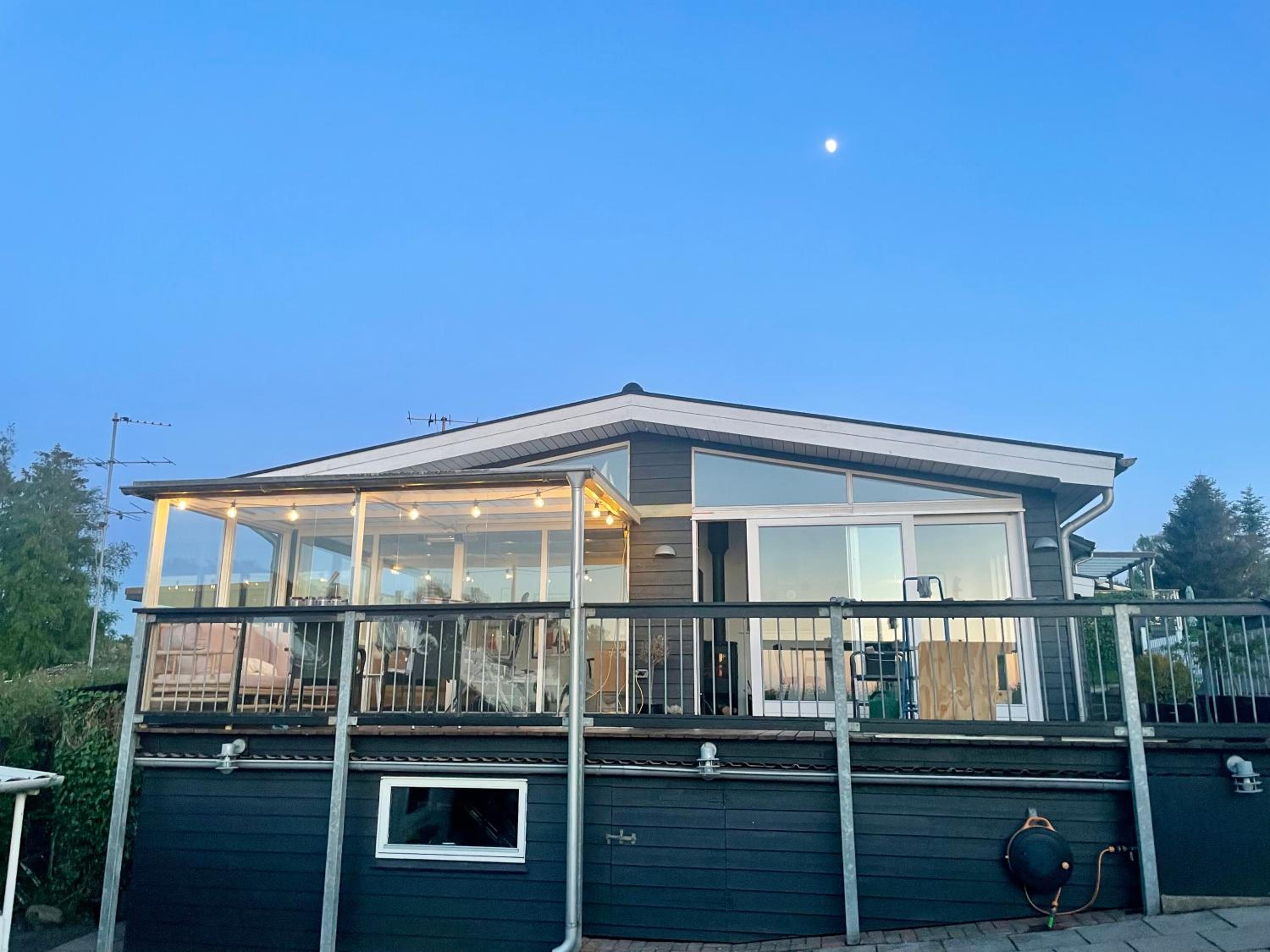Dejligt sommerhus med udsigt over fjorden