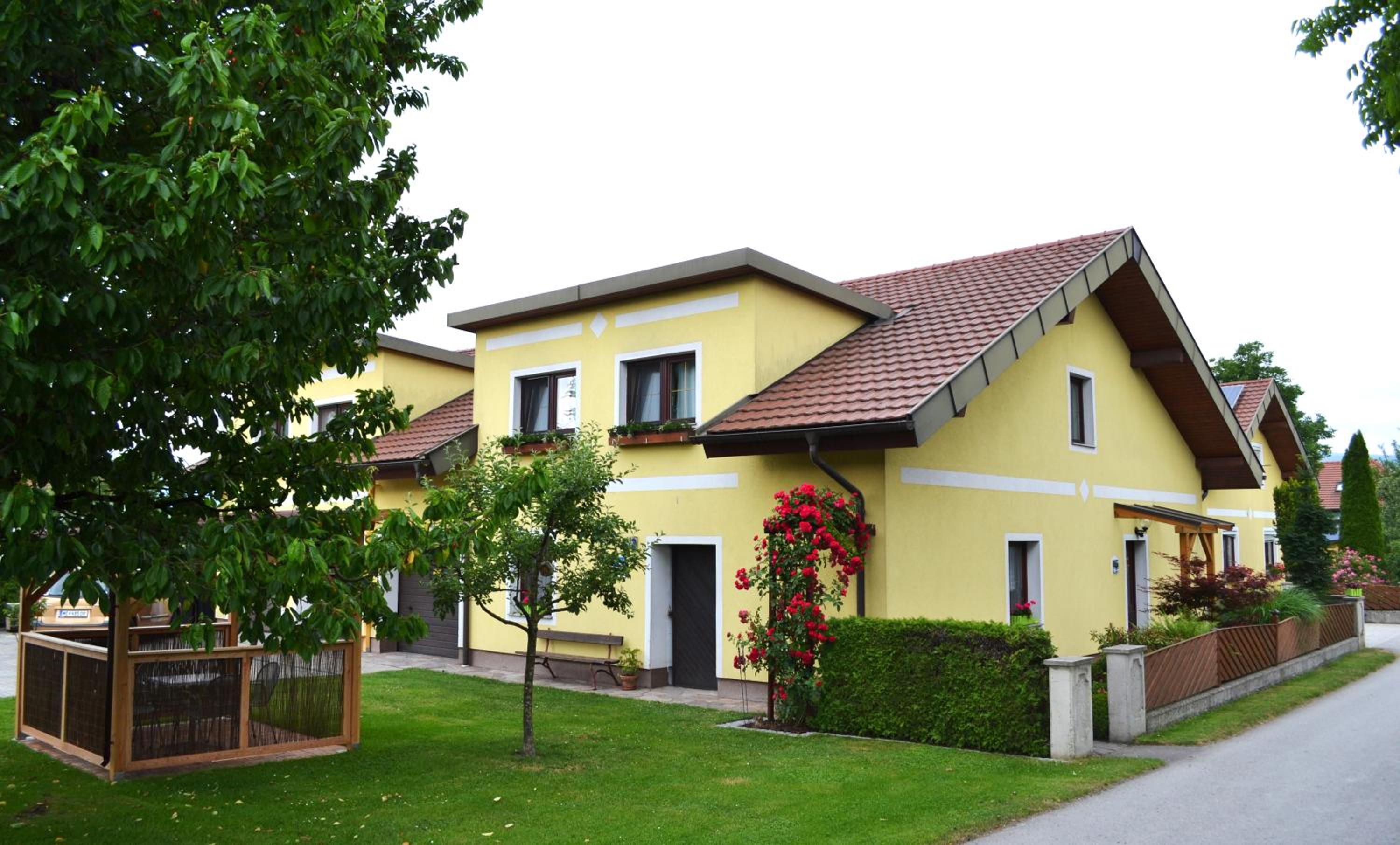 Privatzimmer und Ferienwohnungen Leeb