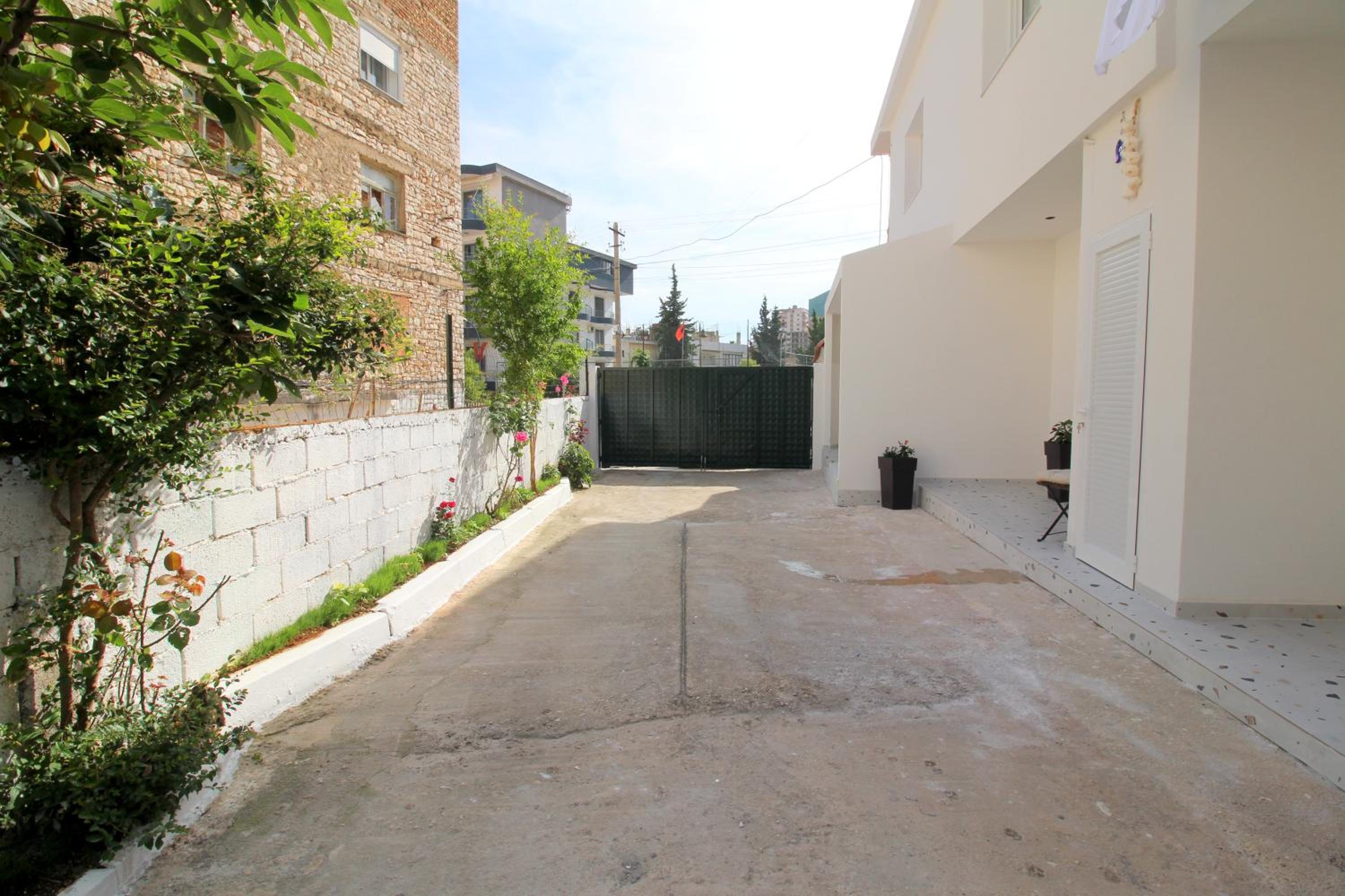 Helio's Apartments photo 5