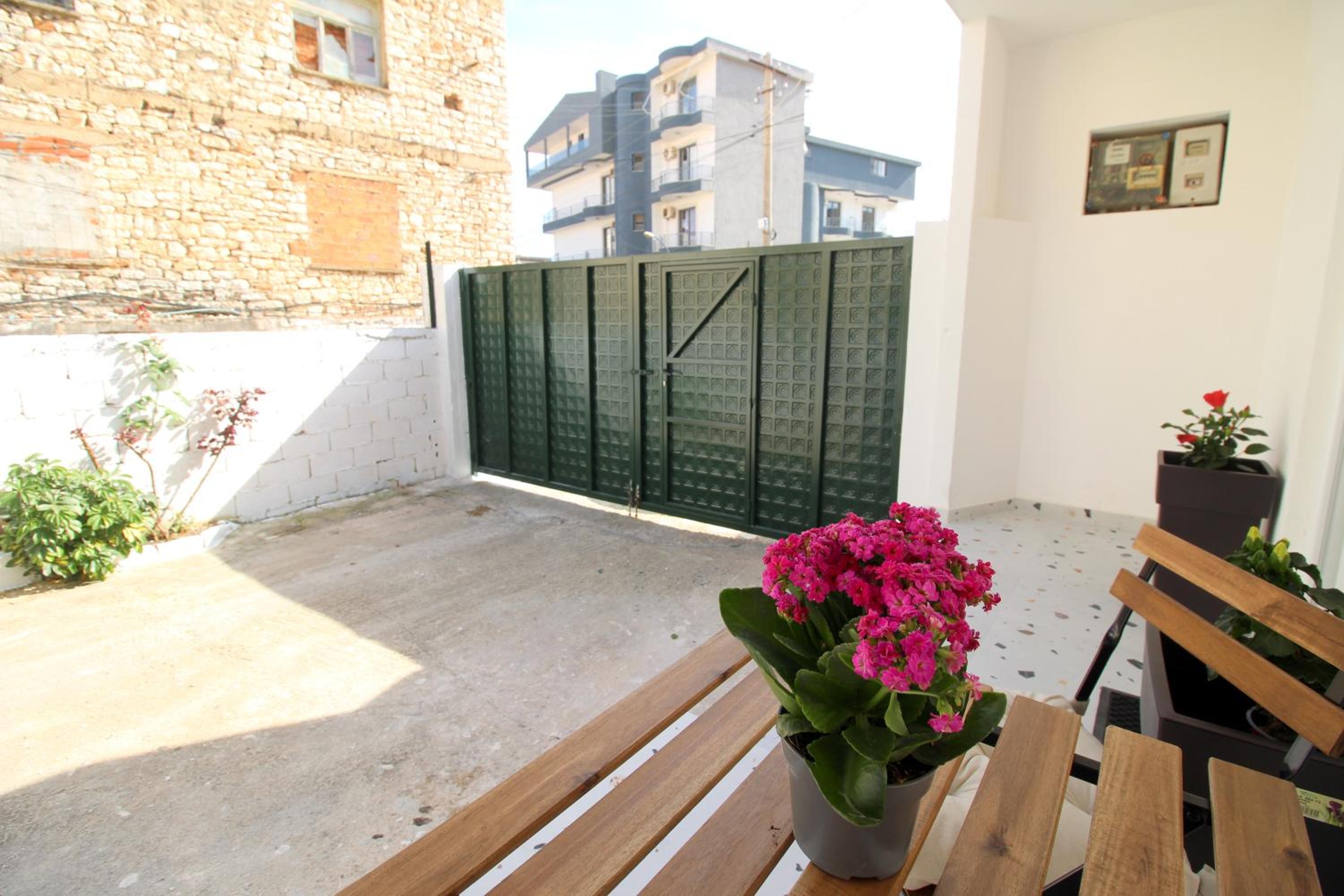 Helio's Apartments photo 3