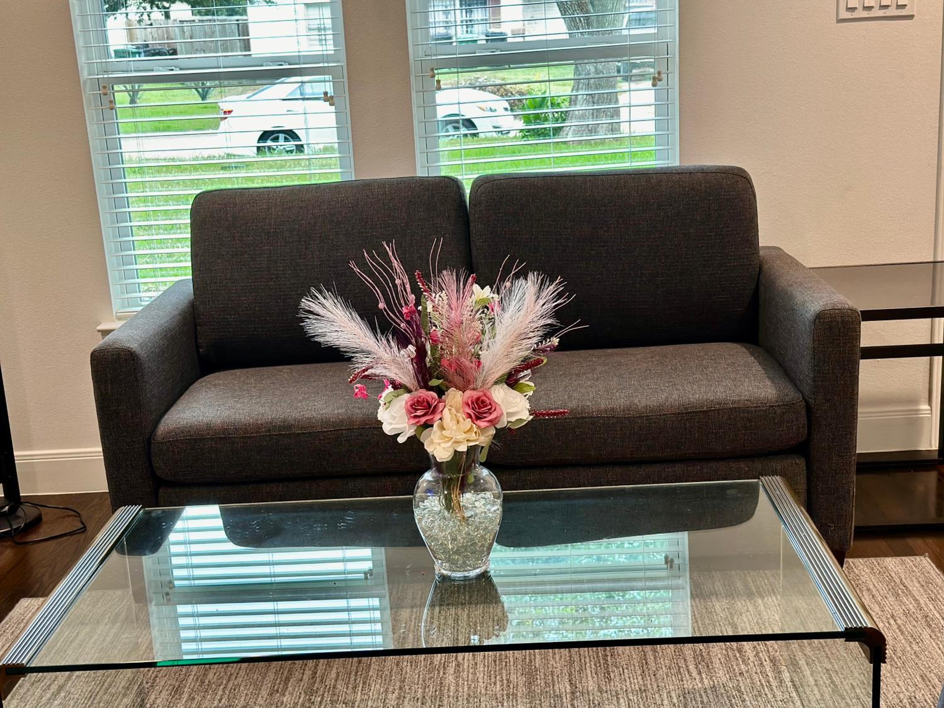4 Bedroom retreat 20 minutes from NRG stadium and Hobby airport view 3