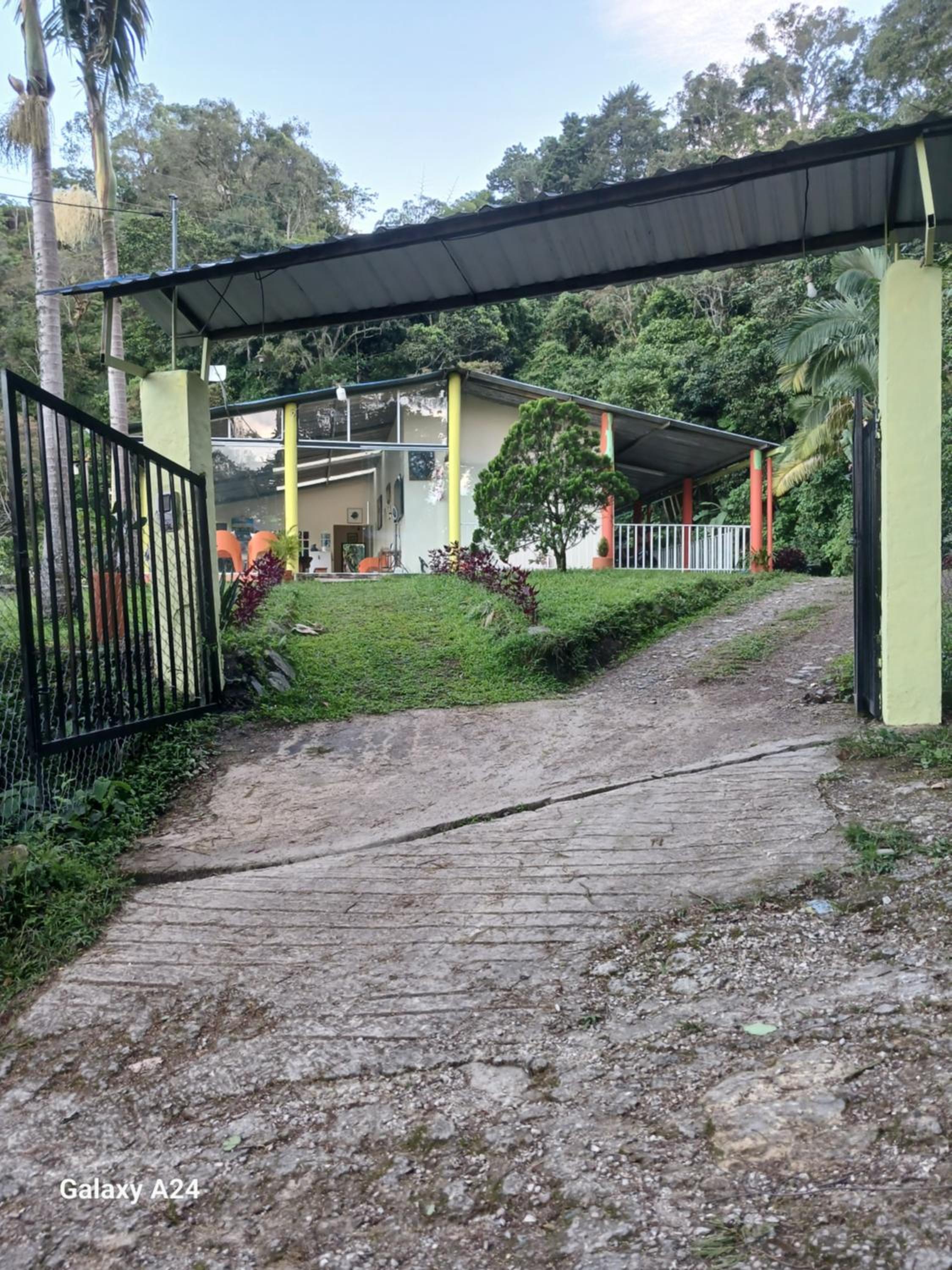 EL Refugio