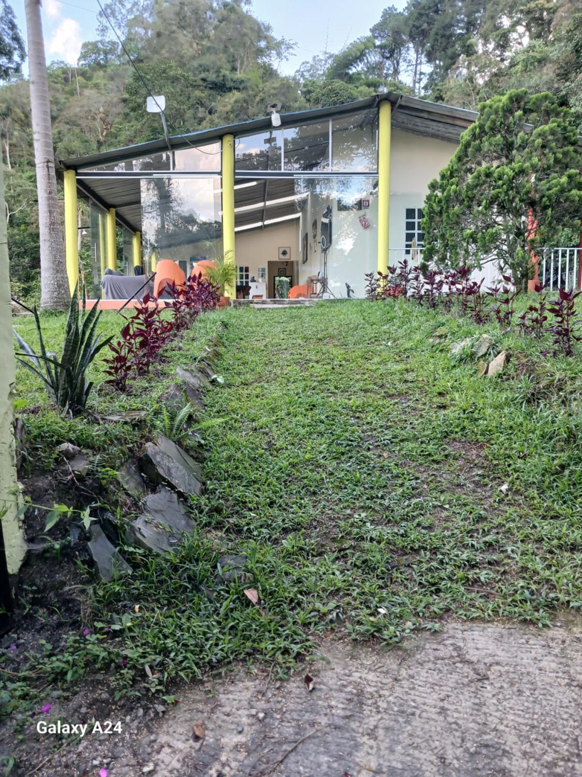 EL Refugio