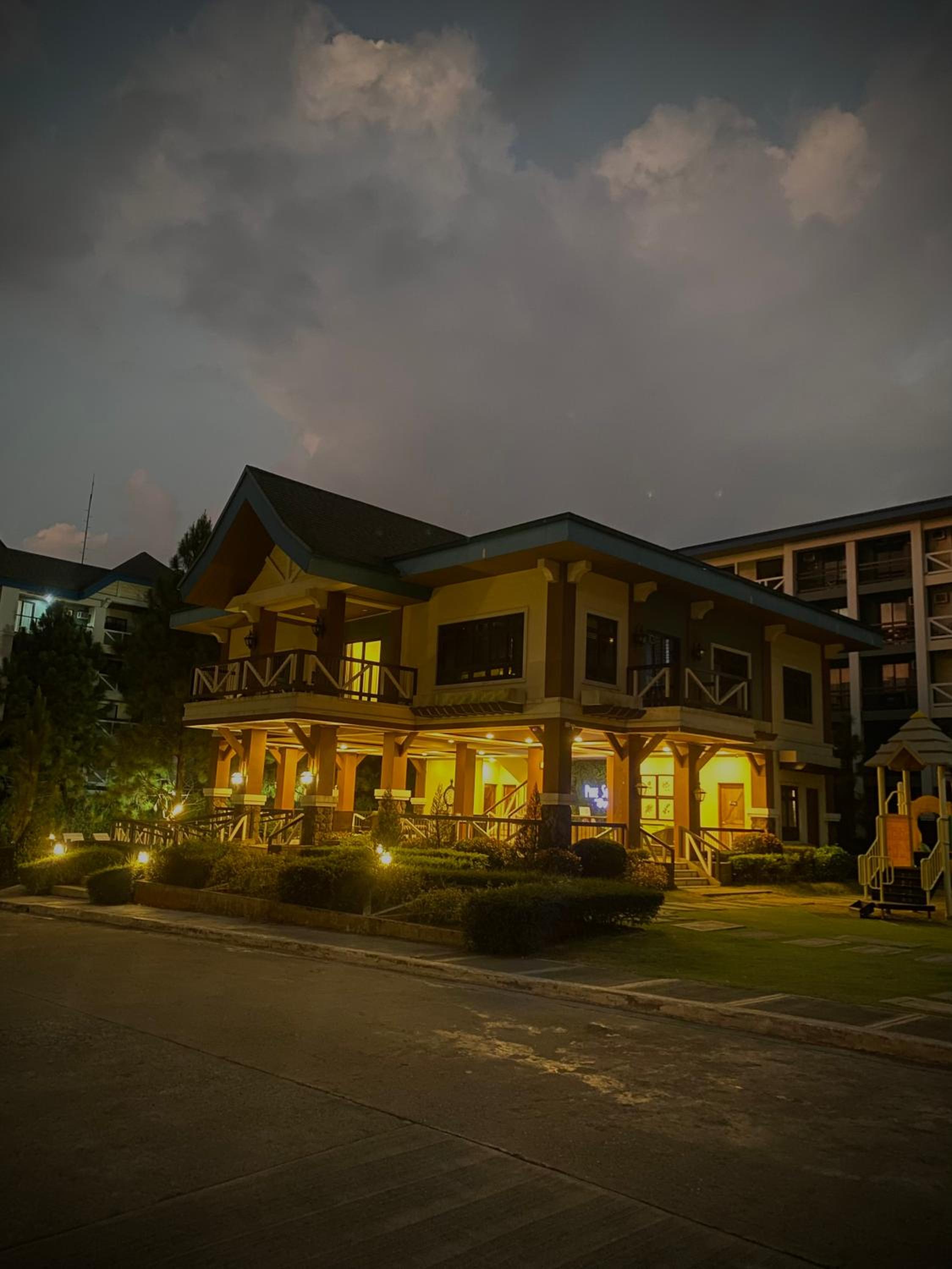 NA Suites III at Pine Suites Tagaytay view 3