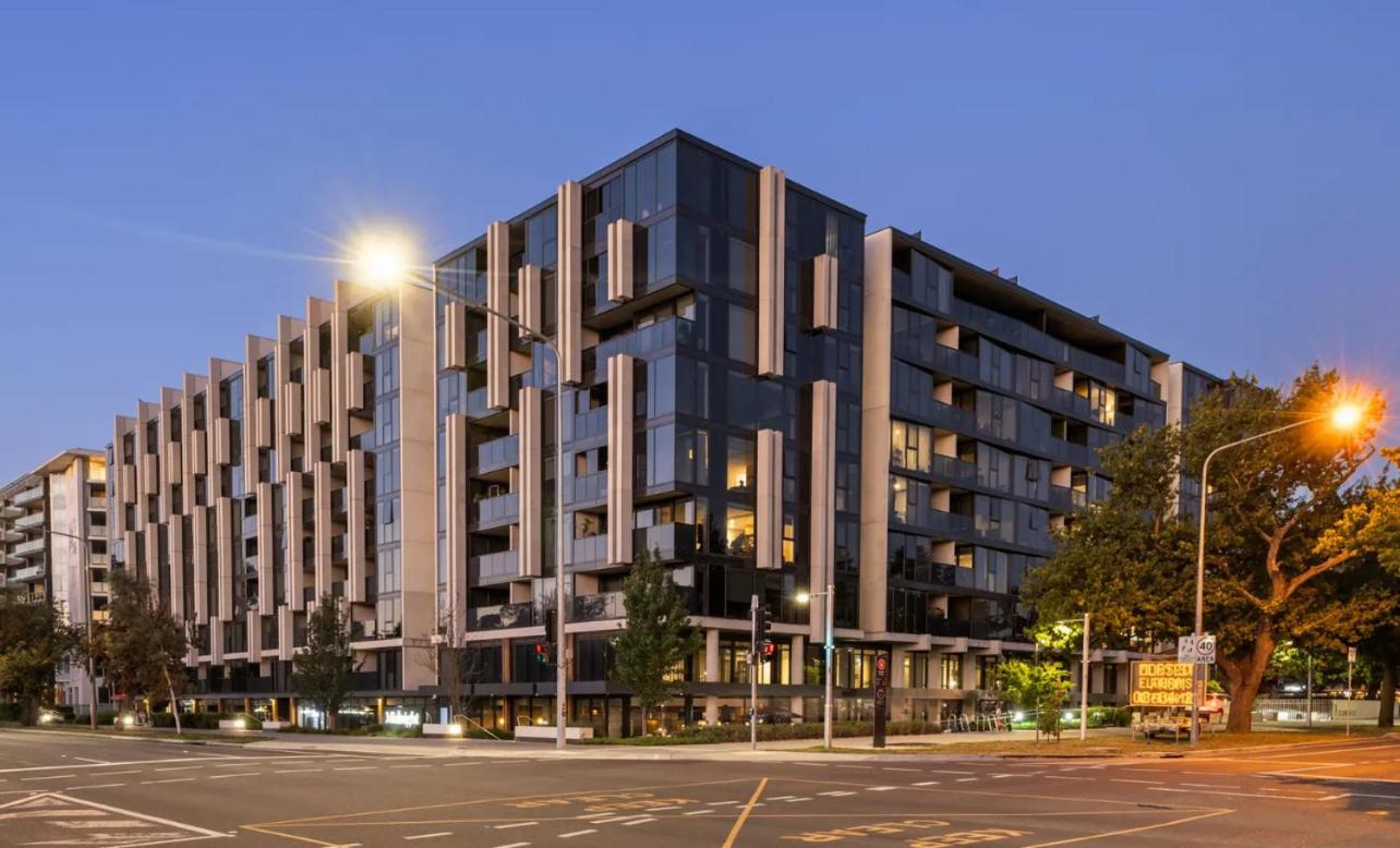 Hotel Midnight Luxe 2BR 2Bath Apartment 507 in the heart of Braddon L5 Views Pool Sauna Gym Wifi - Image 1