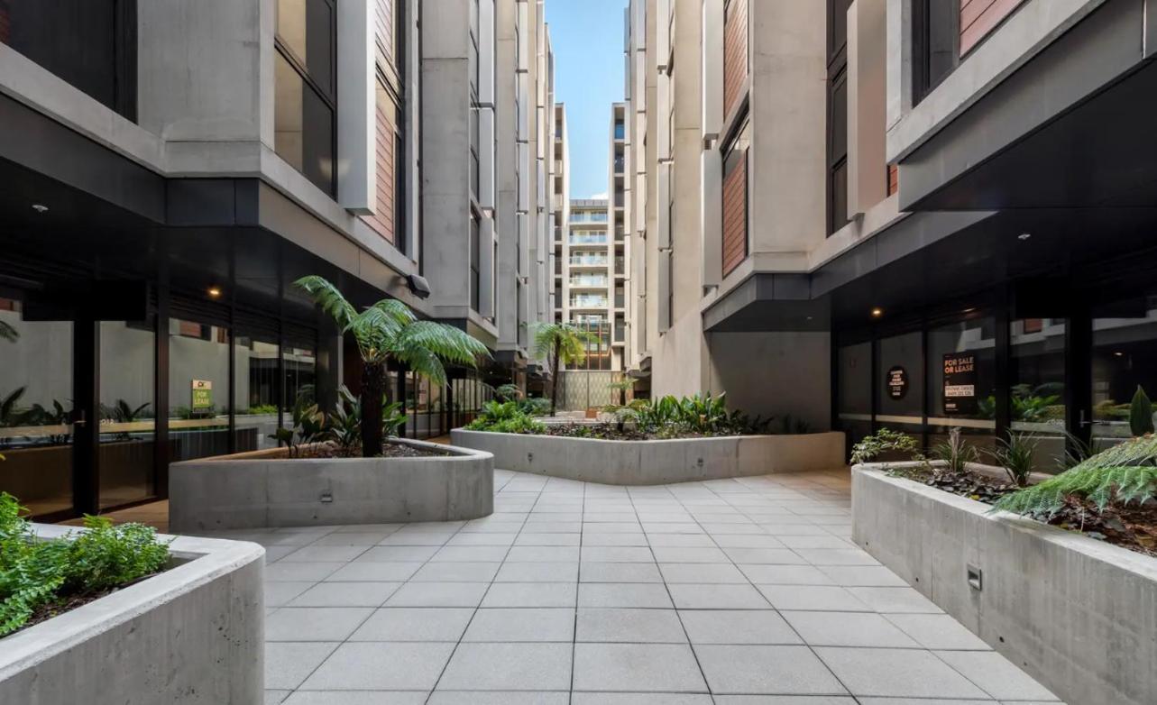 Midnight Luxe 2BR 2Bath Apartment 507 in the heart of Braddon L5 Views Pool Sauna Gym Wifi