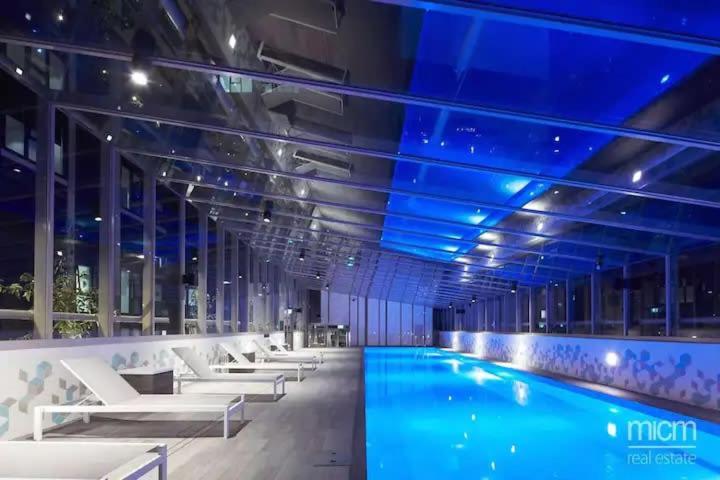VAQUAY Blanc In Southbank