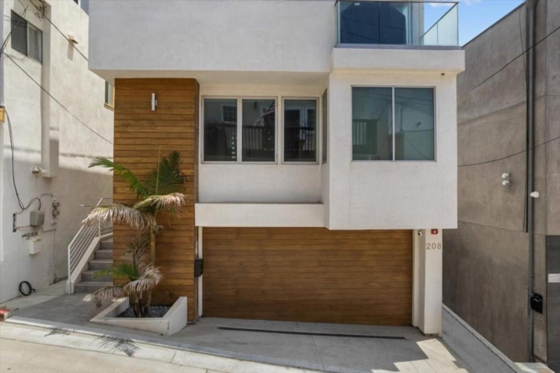 Oceanview 3BR Oasis Steps To Manhattan Beach For 6 Guests view 4