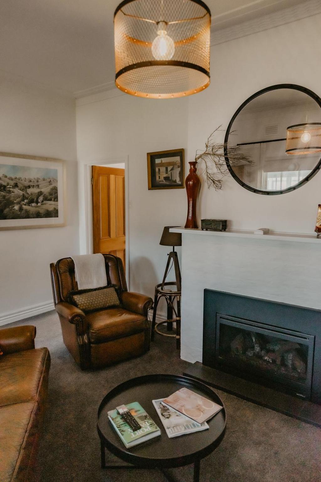 Edge17 Waterfront Apartment, plus Cottage with Garden View - Port Fairy