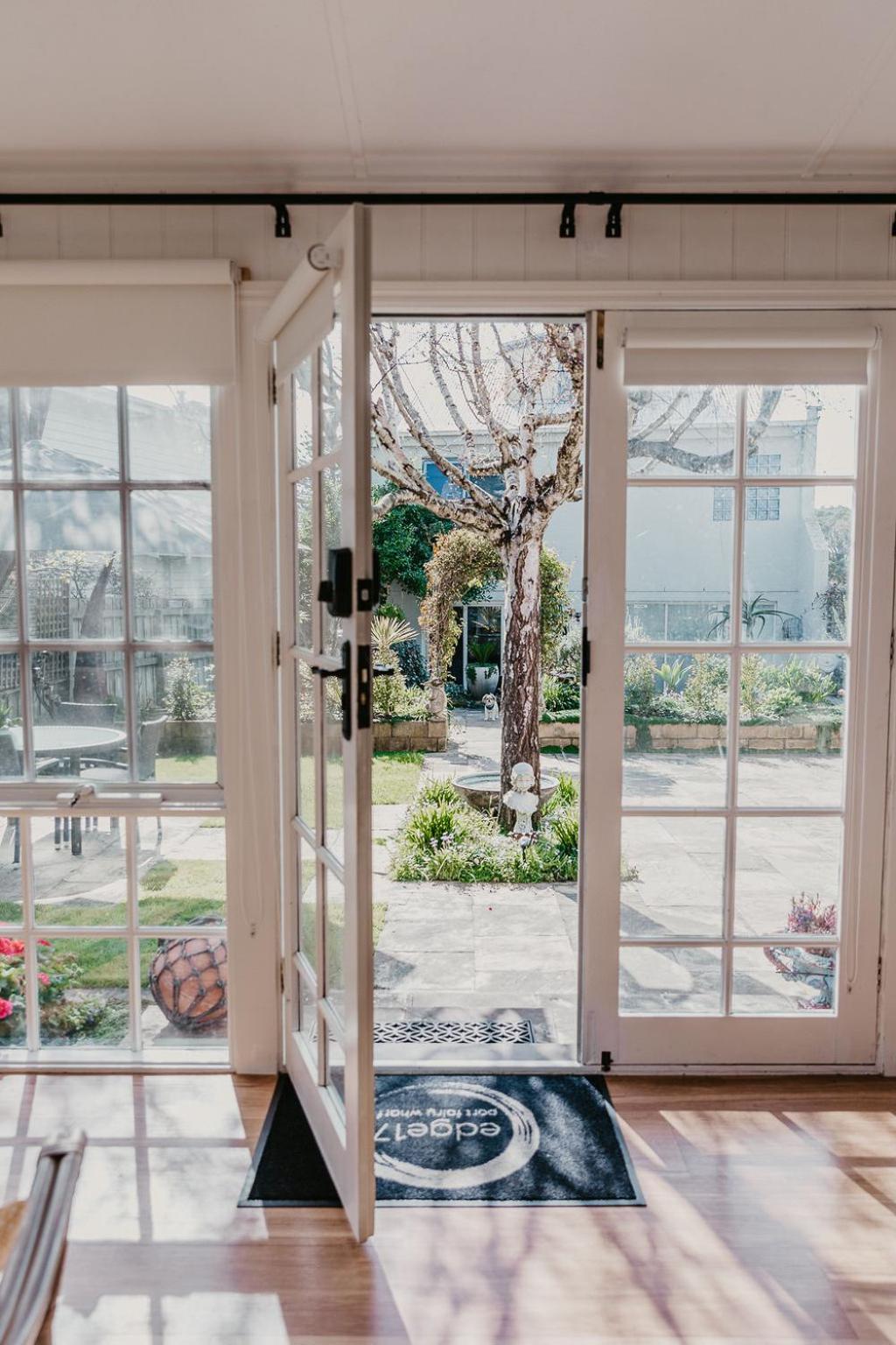 Edge17 Waterfront Apartment, plus Cottage with Garden View - Port Fairy