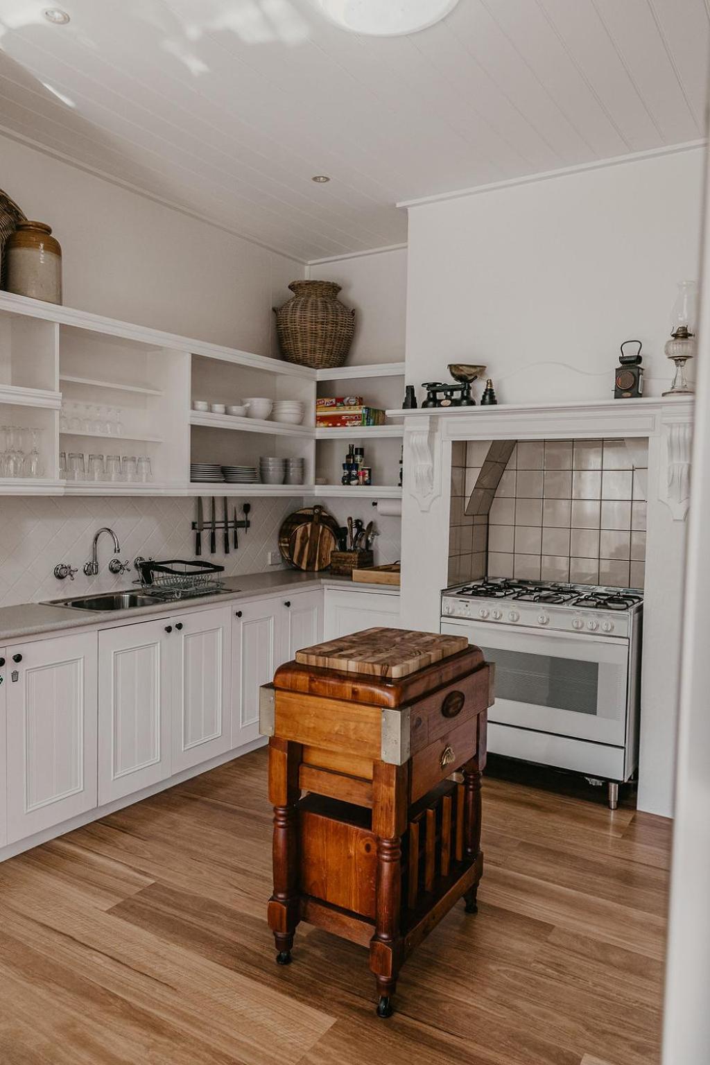 Edge17 Waterfront Apartment, plus Cottage with Garden View - Port Fairy
