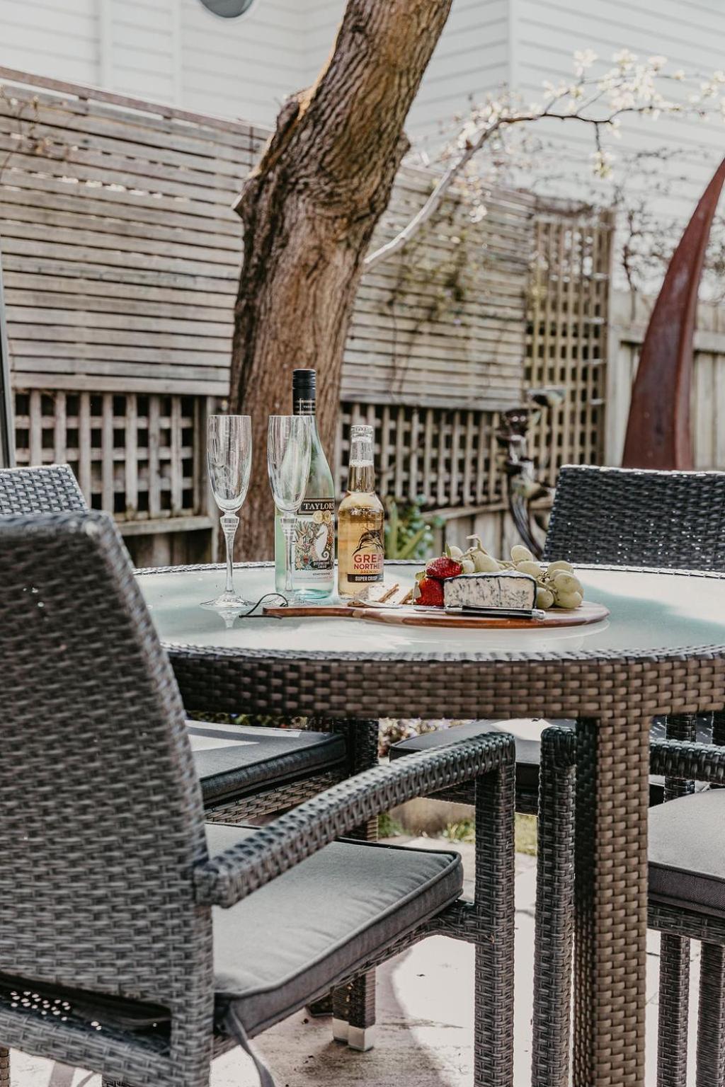 Edge17 Waterfront Apartment, plus Cottage with Garden View - Port Fairy