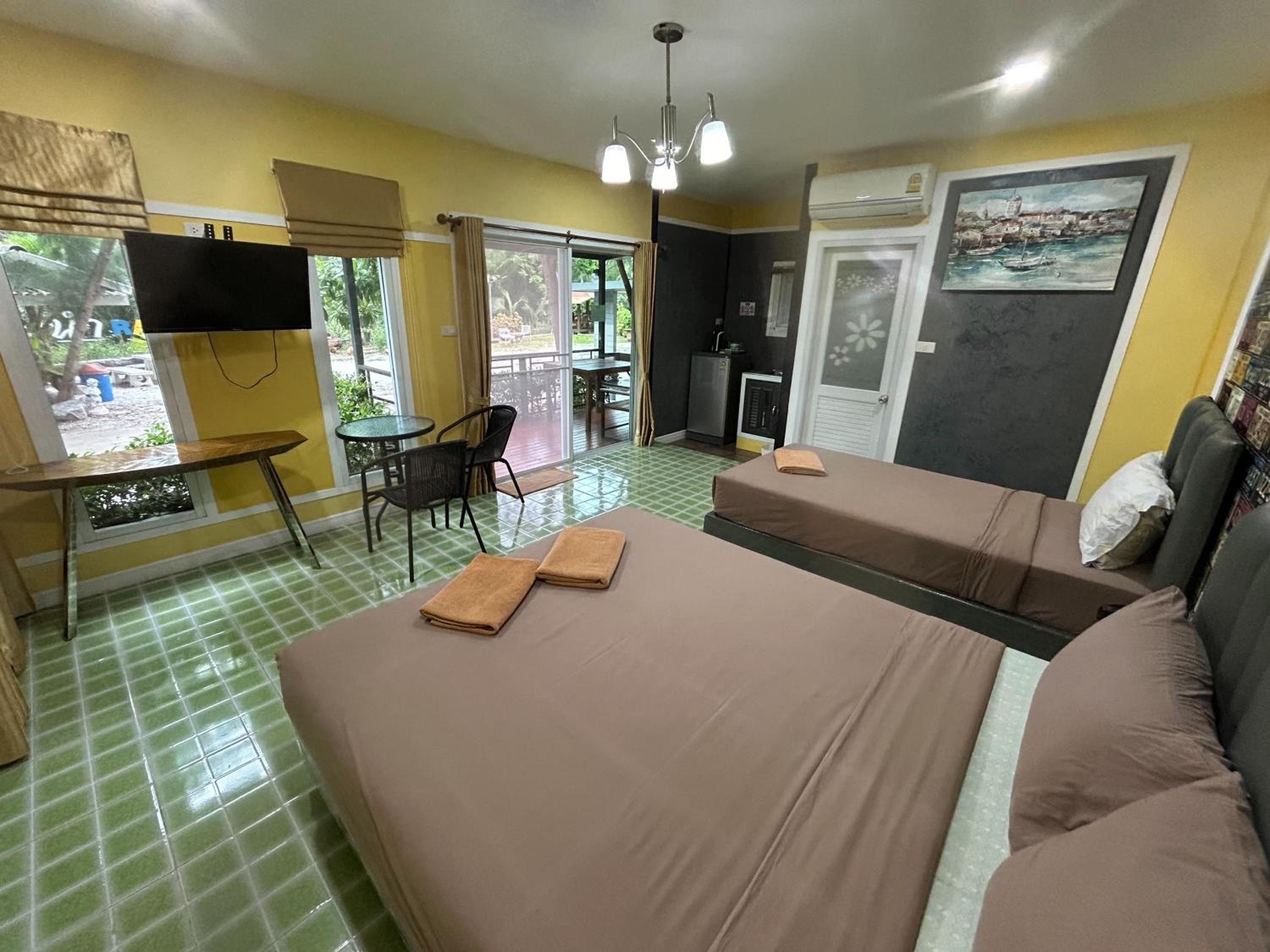 Rayonghouse Resort