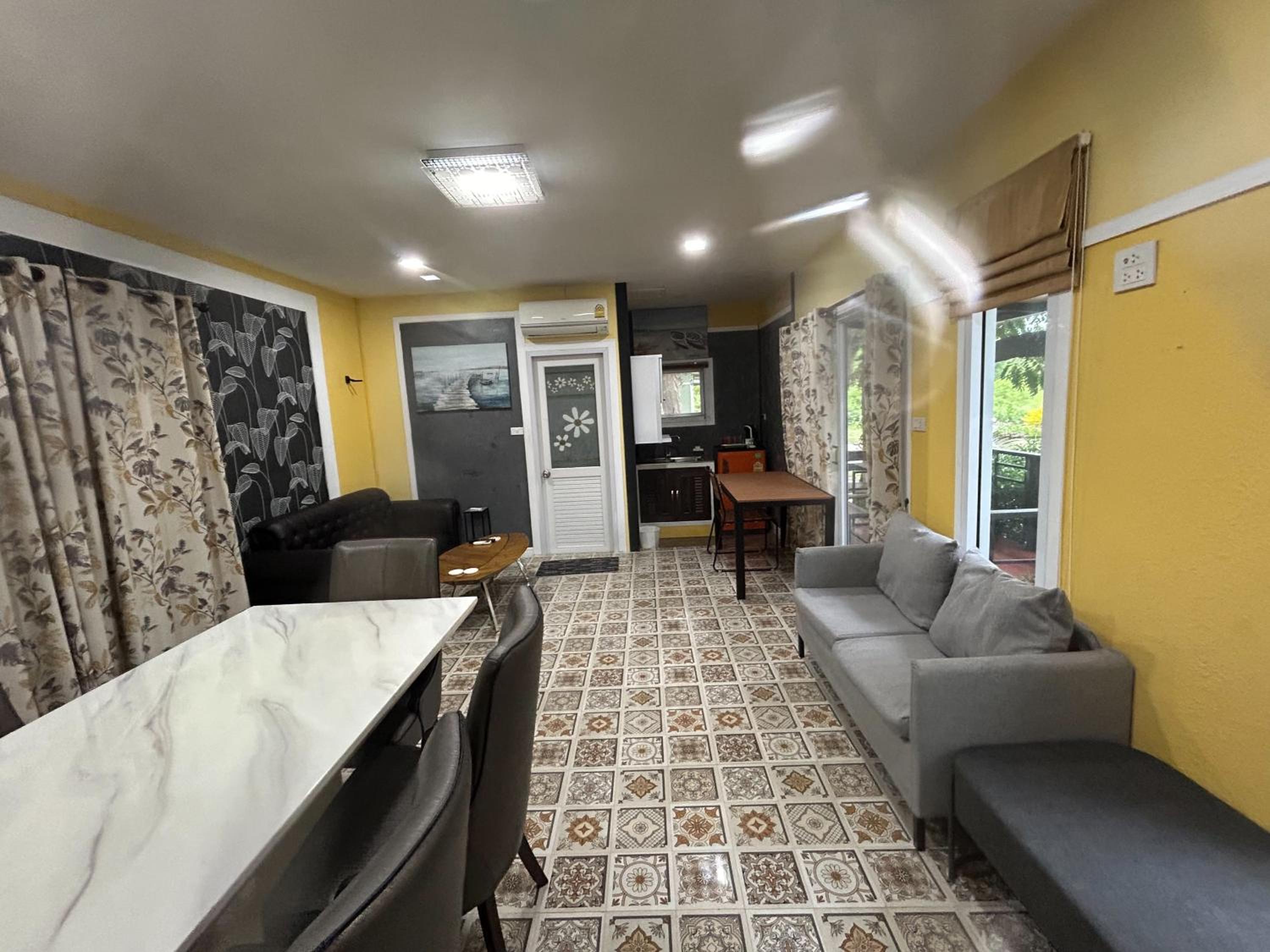 Rayonghouse Resort