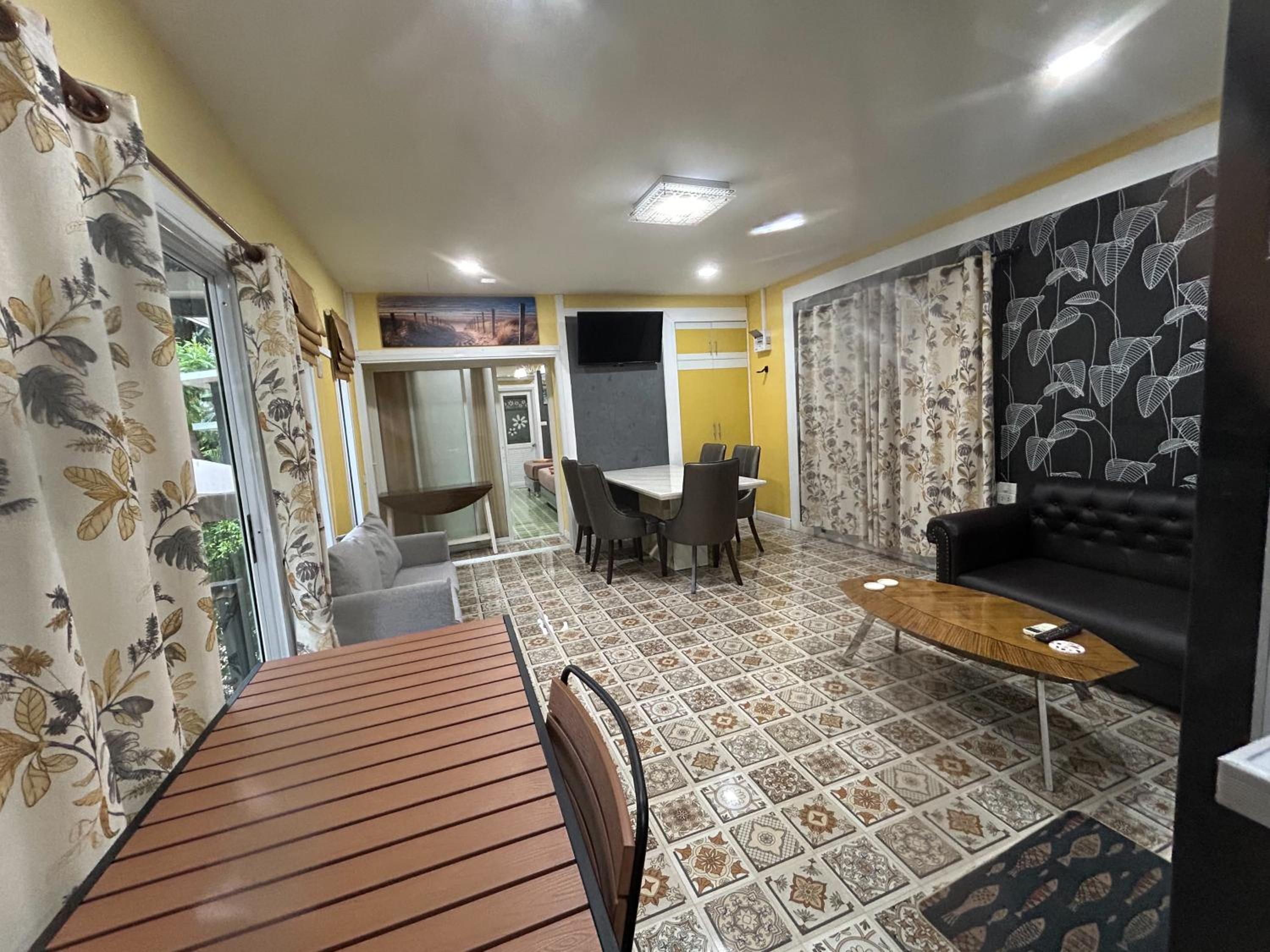 Rayonghouse Resort
