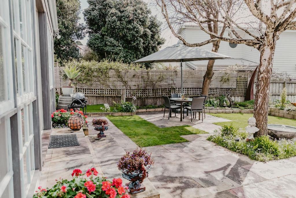 Edge17 Waterfront Apartment, plus Cottage with Garden View - Port Fairy