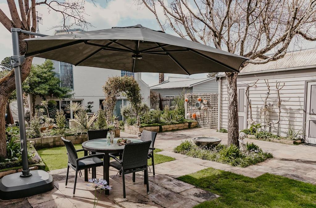 Edge17 Waterfront Apartment, plus Cottage with Garden View - Port Fairy