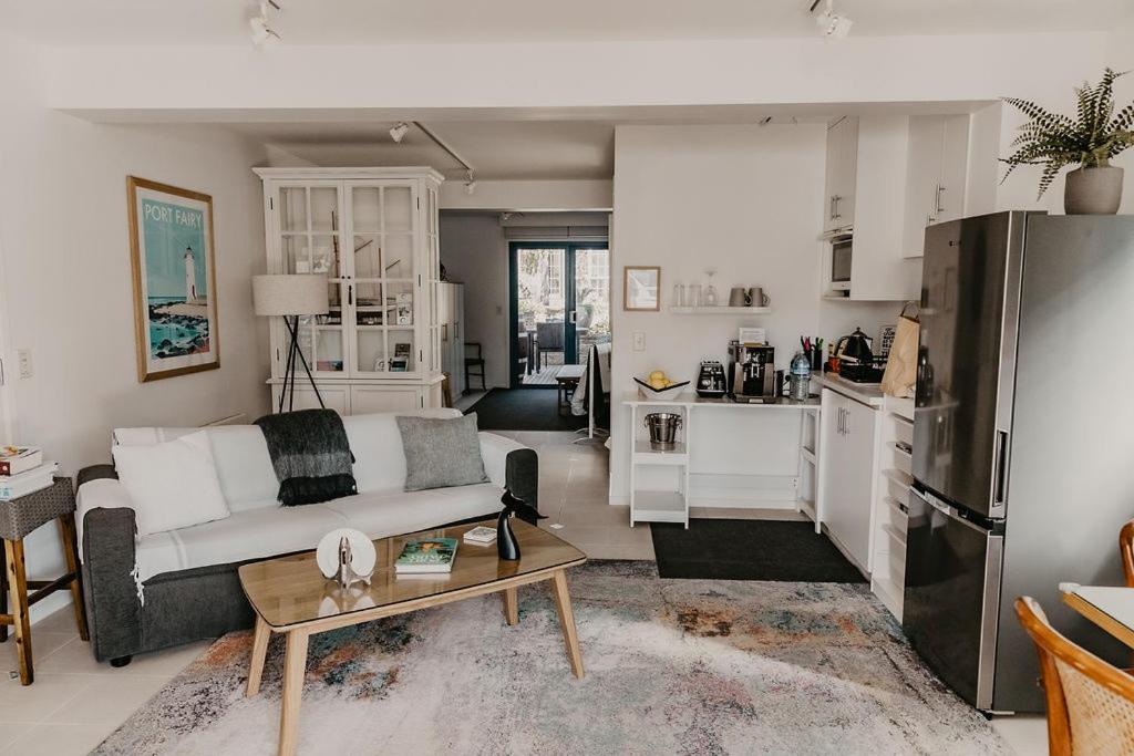 Edge17 Waterfront Apartment, plus Cottage with Garden View - Port Fairy
